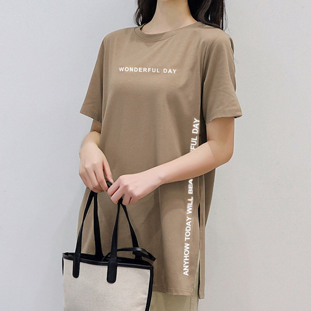 【ミニミニストア/miniministore】のロゴtシャツ レディース 半袖カジュアル インテリア・キッズ・メンズ・レディースファッション・服の通販 founy(ファニー) 　ファッション　Fashion　レディースファッション　WOMEN　トップス・カットソー　Tops/Tshirt　シャツ/ブラウス　Shirts/Blouses　ロング / Tシャツ　T-Shirts　シンプル　Simple　スリット　Slit　チュニック　Tunic　プリント　Print　ボトム　Bottom　ロング　Long　半袖　Short Sleeve　夏　Summer　モカ|ID: prp329100004559880 ipo3291000000032239053