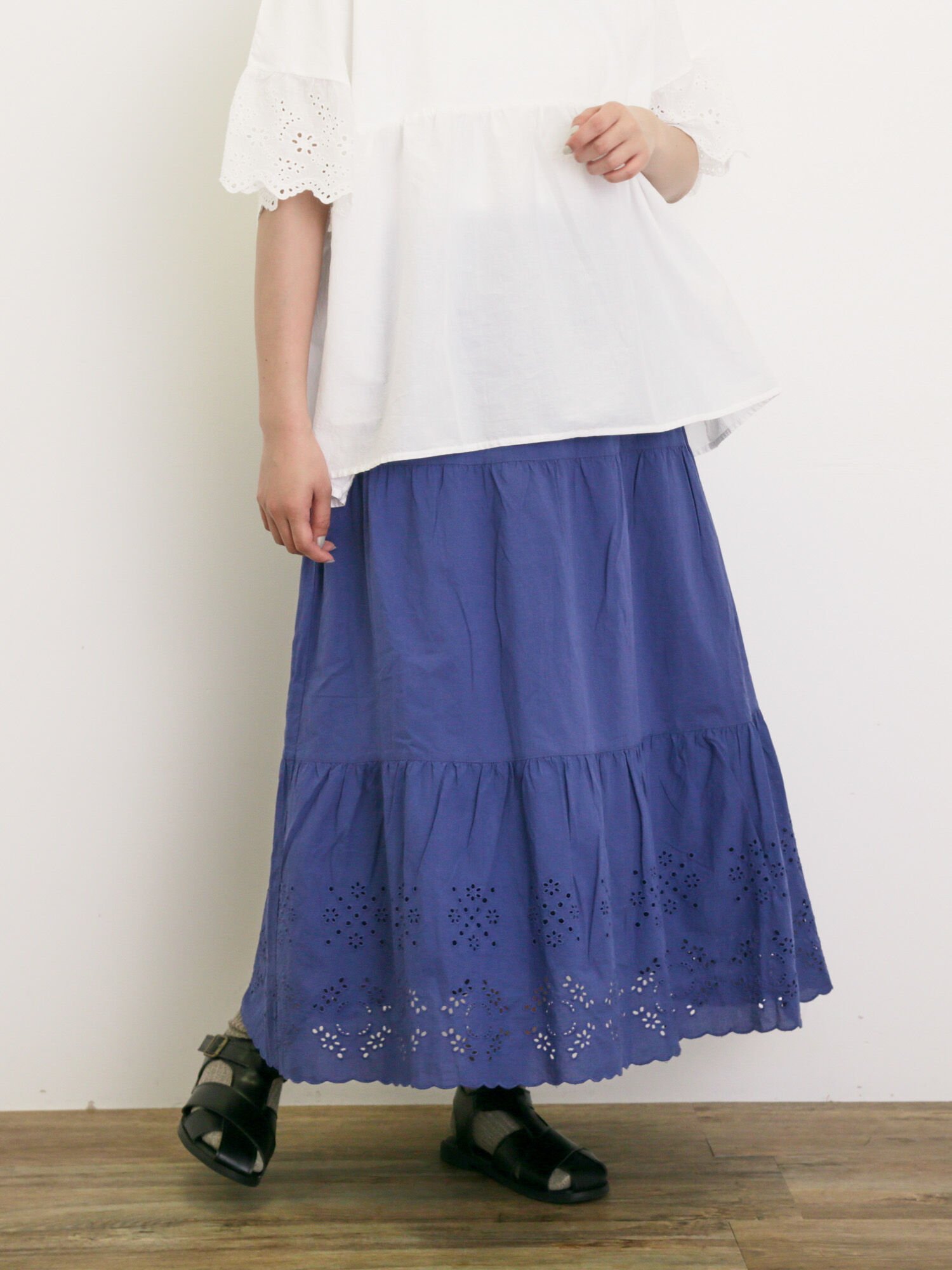【サマンサモスモス/Samansa Mos2】の裾レースティアードスカート インテリア・キッズ・メンズ・レディースファッション・服の通販 founy(ファニー) 　ファッション　Fashion　レディースファッション　Fashion for Women　スカート　Skirts　ティアードスカート　Tiered Skirts　カットソー　Cut and Sewn Top　ギャザー　Gathered, Ruffled　ティアードスカート　Tiered Skirt, Flounced Skirt　レース　Lace, Lace Fabric　エレガント 上品　Elegant　ブルー|ID: prp329100004559922 ipo3291000000032620731