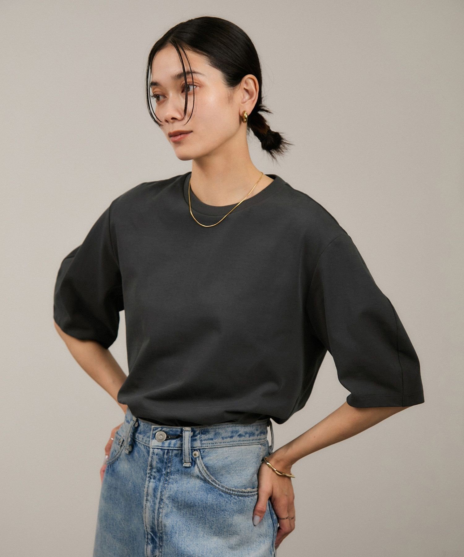 【サロン アダム エ ロペ/SALON adam et rope'】の【WEB限定】ラウンドスリーブTシャツ 接触冷感・UVケア インテリア・キッズ・メンズ・レディースファッション・服の通販 founy(ファニー) 　ファッション　Fashion　レディースファッション　WOMEN　トップス・カットソー　Tops/Tshirt　シャツ/ブラウス　Shirts/Blouses　ロング / Tシャツ　T-Shirts　インナー　Inner　シンプル　Simple　スリット　Slit　スリーブ　Sleeve　フィット　Fit　プリント　Print　ヘムライン　Hemline　ヨーク　Yoke　ラウンド　Round　おすすめ　Recommend　夏　Summer　チャコール(06)|ID: prp329100004560199 ipo3291000000032241637