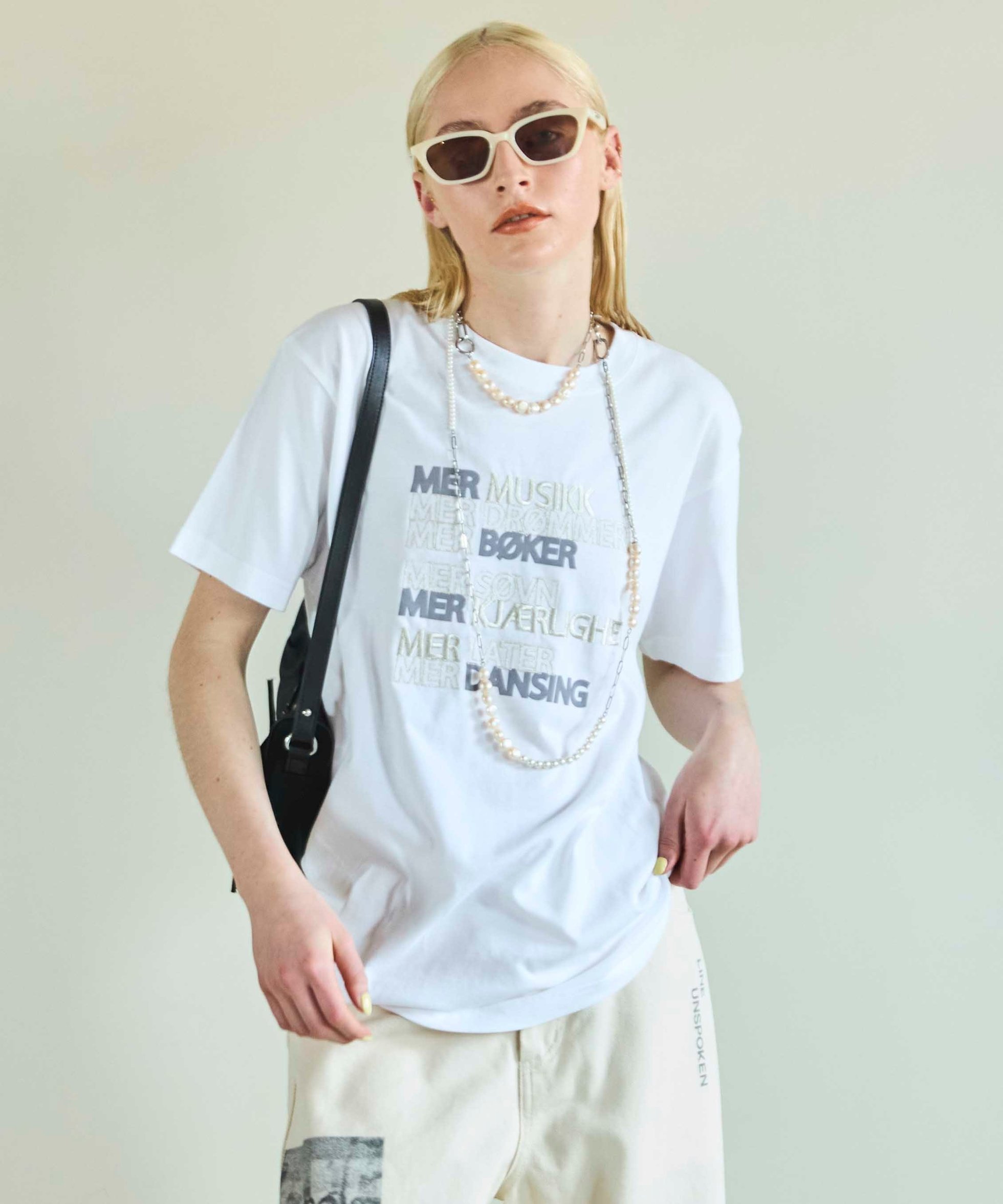 【メゾンスペシャル/MAISON SPECIAL】のLOVE LIFF Embroidery T-shirt インテリア・キッズ・メンズ・レディースファッション・服の通販 founy(ファニー) 　ファッション　Fashion　レディースファッション　Fashion for Women　トップス・カットソー　Cut & Sew Tops　シャツ・ブラウス・オフィスカジュアル　Elegant Blouses & Button-Ups　ロングTシャツ・Tシャツ　Longline T-Shirts & Tees　エンブロイダリー　Embroidery Design　トレンド　Trend, Trending Now　バランス　Balance, Style Balance　フォルム　Silhouette, Form　ロング　Long, Long-Length　WHT|ID: prp329100004560201 ipo3291000000033437259
