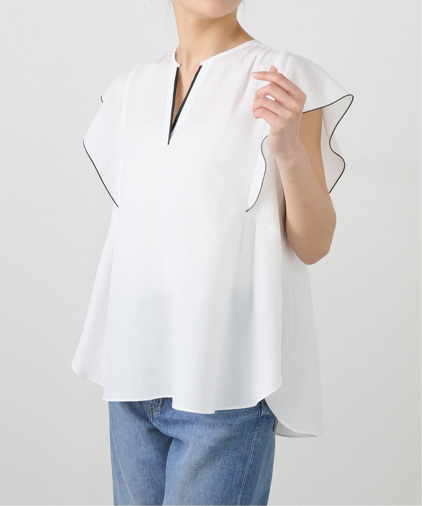 【ラ トータリテ/La TOTALITE】の【洗える】スキッパーブラウス インテリア・キッズ・メンズ・レディースファッション・服の通販 founy(ファニー) 　ファッション　Fashion　レディースファッション　Ladies' Fashion Online　トップス・カットソー　Tops/Tshirt　シャツ/ブラウス　Shirts/Blouses　2025年　2025　2025春夏・S/S　Ss,Spring/Summer,2025　スキッパー　Skipper　デニム　Denim　ボトム　Bottom　エレガント 上品　Elegant　夏　Summer　洗える　Washable　ホワイト|ID: prp329100004560211 ipo3291000000032660324