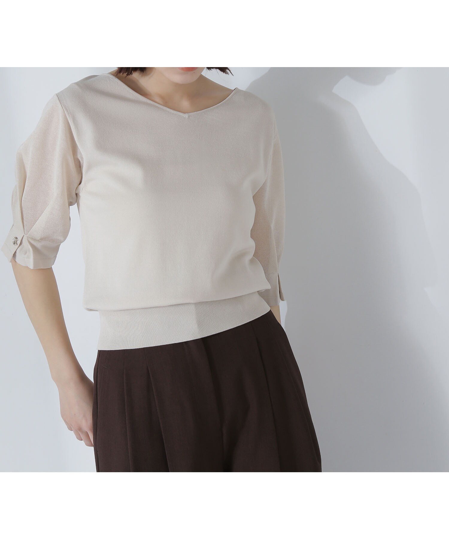 【ナチュラル ビューティー ベーシック/NATURAL BEAUTY BASIC】のVネックハトメシアースリーブニット インテリア・キッズ・メンズ・レディースファッション・服の通販 founy(ファニー) 　ファッション　Fashion　レディースファッション　WOMEN　トップス・カットソー　Tops/Tshirt　ニット　Knit Tops　Vネック　V-Neck　カフス　Cuffs　シアー　Sheer　スリーブ　Sleeve　ミックス　Mix　人気　Popularity　定番　Standard　オフベージュ|ID: prp329100004560306 ipo3291000000032242519