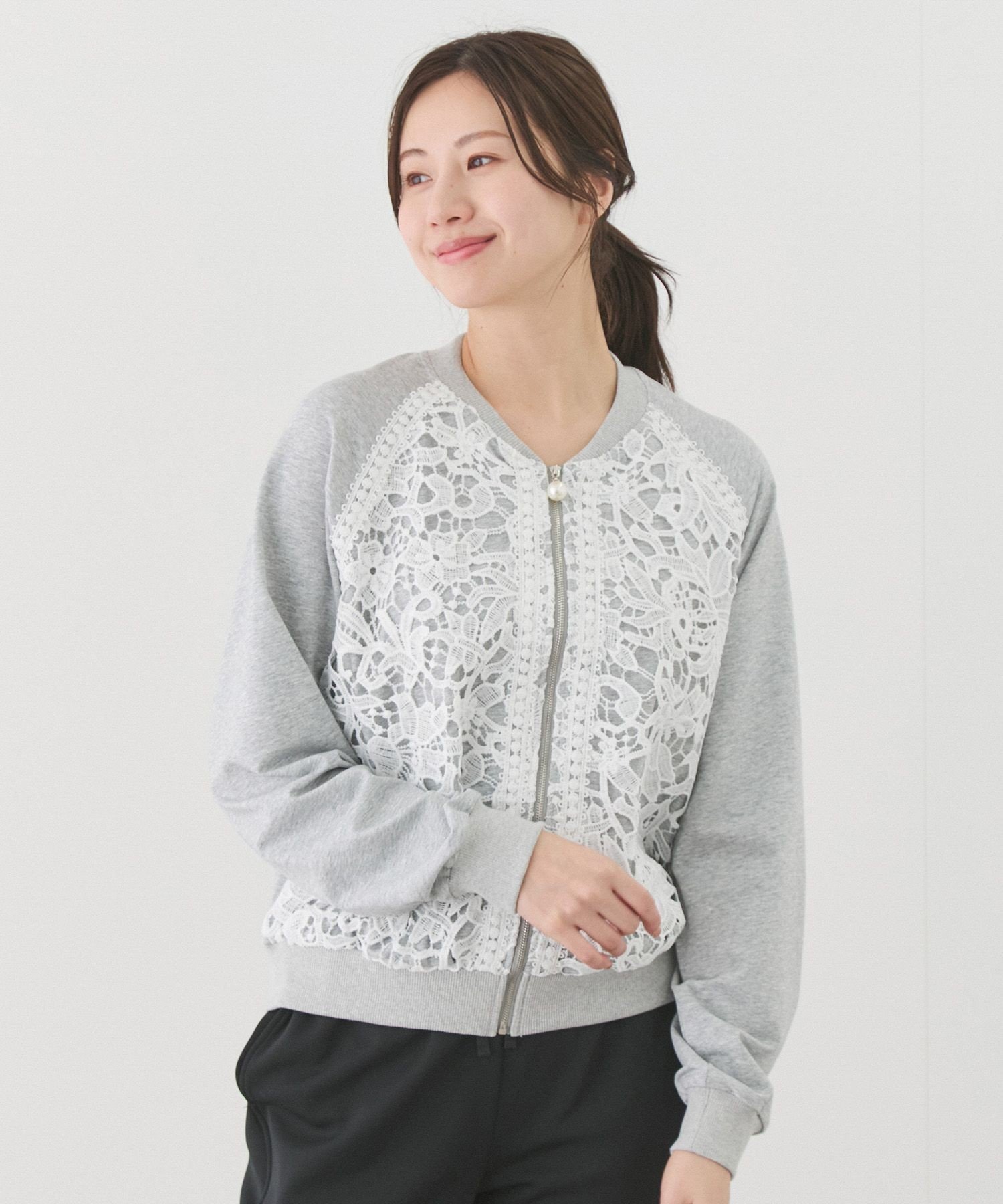 【ジャイロ/JAYRO】のレース切替ノーカラーブルゾン インテリア・キッズ・メンズ・レディースファッション・服の通販 founy(ファニー) 　ファッション　Fashion　レディースファッション　WOMEN　アウター　Coat Outerwear　ブルゾン　Blouson/Jackets　おすすめ　Recommend　インナー　Inner　エレガント 上品　Elegant　カットソー　Cut And Sew　シンプル　Simple　ブルゾン　Blouson　ボトム　Bottom　ポケット　Pocket　レース　Race　切替　Switching　羽織　Haori　グレー(07)|ID: prp329100004560318 ipo3291000000032242594