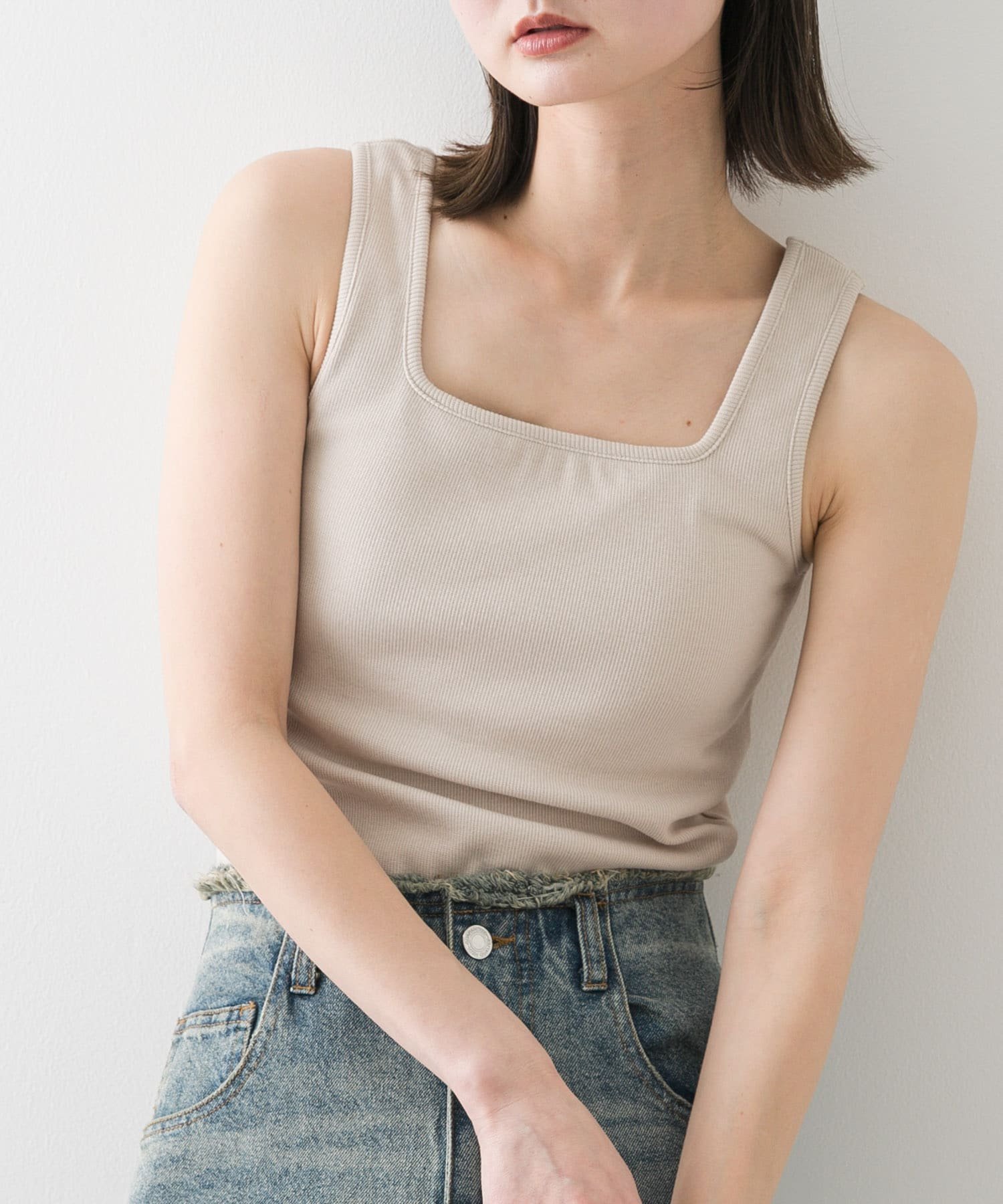 【センスオブプレイス/SENSE OF PLACE by URBAN RESEARCH】のスクエアネックカップツキタンクトップ インテリア・キッズ・メンズ・レディースファッション・服の通販 founy(ファニー) 　ファッション　Fashion　レディースファッション　WOMEN　2025年　2025　2025春夏・S/S　Ss,Spring/Summer,2025　おすすめ　Recommend　カーディガン　Cardigan　シンプル　Simple　ジャケット　Jacket　タンク　Tank　デコルテ　Decolletage　夏　Summer　S/S・春夏　Ss・Spring/Summer　GREIGE|ID: prp329100004560382 ipo3291000000032243022