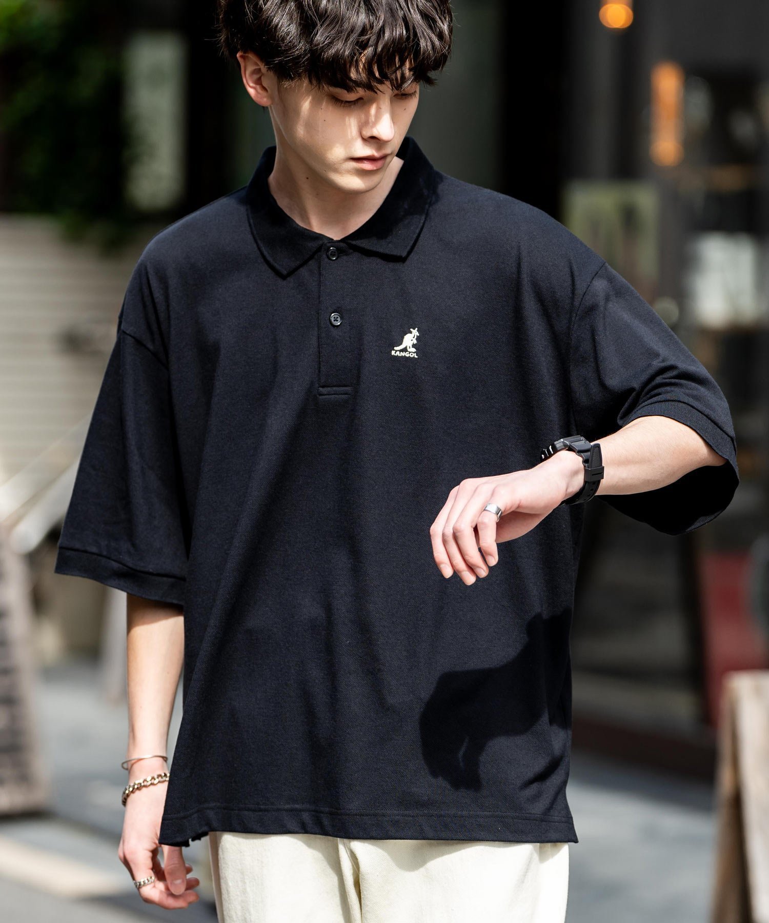 【ロッキーモンロー/Rocky Monroe】のKANGOL 別注コラボ 鹿の子ワンポイント刺繍半袖ポロシャツ インテリア・キッズ・メンズ・レディースファッション・服の通販 founy(ファニー) 　ファッション　Fashion　レディースファッション　Fashion for Women　トップス・カットソー　Cut & Sew Tops　シャツ・ブラウス・オフィスカジュアル　Elegant Blouses & Button-Ups　ポロシャツ・きれいめカジュアル　Smart-Casual Polo Tops　アウトドア　Outdoor Clothing　コラボ　Collaboration, Collab　鹿の子　Piqué, Kanoko Fabric　スポーティ　Sporty, Casual Athletic　スラックス　Slacks, Dress Pants　スリット　Slit, Slit Detail　デニム　Denim, Jeans Material　トレンド　Trend, Trending Now　人気　Popular, Best Seller　ポロシャツ　Polo Shirt, Collared Tee　別注　Limited Edition, Custom Order　半袖　Short Sleeve, Half Sleeve　メンズ　Men's, Menswear　無地　Plain, Solid Color　リラックス　Relax, Relaxed Fit　ワイド　Wide, Wide Fit　ワンポイント　One Point, Statement Accent　おすすめ　Recommended / Our Picks　エレガント 上品　Elegant　ブラック|ID: prp329100004560408 ipo3291000000033555540