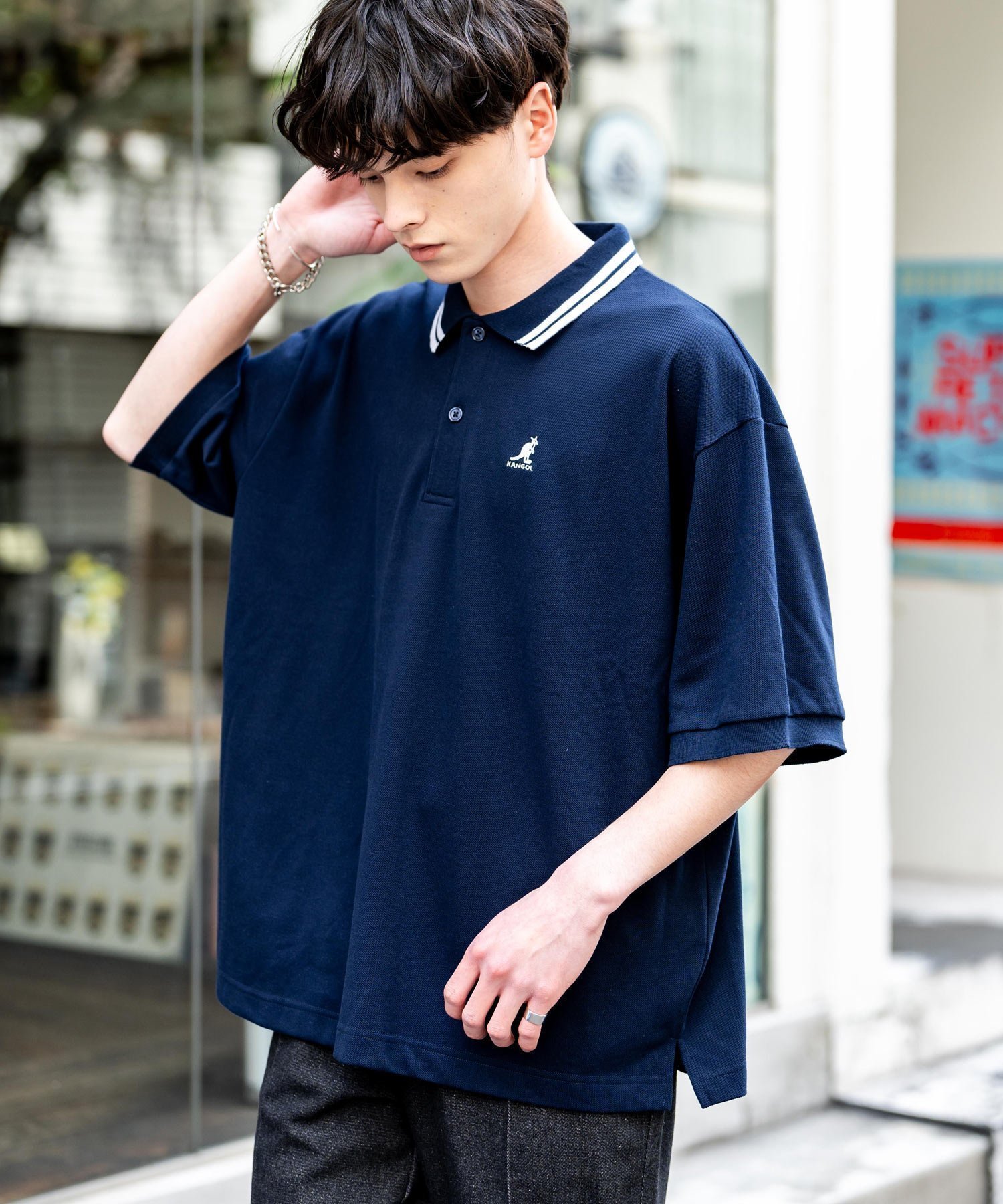 【ロッキーモンロー/Rocky Monroe】のKANGOL 別注コラボ 鹿の子ワンポイント刺繍半袖ポロシャツ インテリア・キッズ・メンズ・レディースファッション・服の通販 founy(ファニー) 　ファッション　Fashion　レディースファッション　Fashion for Women　トップス・カットソー　Cut & Sew Tops　シャツ・ブラウス・オフィスカジュアル　Elegant Blouses & Button-Ups　ポロシャツ・きれいめカジュアル　Smart-Casual Polo Tops　アウトドア　Outdoor Clothing　コラボ　Collaboration, Collab　鹿の子　Piqué, Kanoko Fabric　スポーティ　Sporty, Casual Athletic　スラックス　Slacks, Dress Pants　スリット　Slit, Slit Detail　デニム　Denim, Jeans Material　トレンド　Trend, Trending Now　人気　Popular, Best Seller　ポロシャツ　Polo Shirt, Collared Tee　別注　Limited Edition, Custom Order　半袖　Short Sleeve, Half Sleeve　メンズ　Men's, Menswear　無地　Plain, Solid Color　リラックス　Relax, Relaxed Fit　ワイド　Wide, Wide Fit　ワンポイント　One Point, Statement Accent　おすすめ　Recommended / Our Picks　エレガント 上品　Elegant　ネイビー×ホワイト|ID: prp329100004560408 ipo3291000000033555547