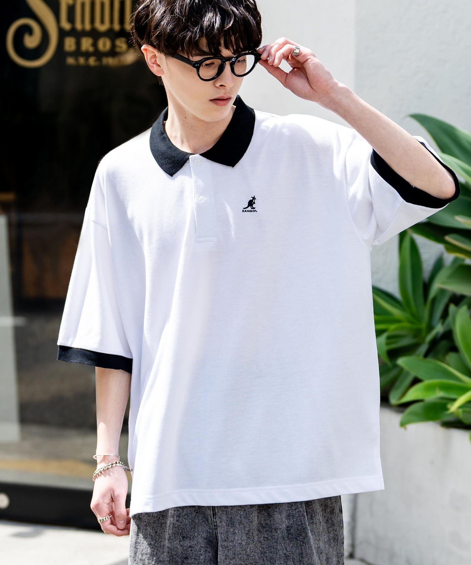 【ロッキーモンロー/Rocky Monroe】のKANGOL 別注コラボ 鹿の子ワンポイント刺繍半袖ポロシャツ インテリア・キッズ・メンズ・レディースファッション・服の通販 founy(ファニー) 　ファッション　Fashion　レディースファッション　Fashion for Women　トップス・カットソー　Cut & Sew Tops　シャツ・ブラウス・オフィスカジュアル　Elegant Blouses & Button-Ups　ポロシャツ・きれいめカジュアル　Smart-Casual Polo Tops　アウトドア　Outdoor Clothing　コラボ　Collaboration, Collab　鹿の子　Piqué, Kanoko Fabric　スポーティ　Sporty, Casual Athletic　スラックス　Slacks, Dress Pants　スリット　Slit, Slit Detail　デニム　Denim, Jeans Material　トレンド　Trend, Trending Now　人気　Popular, Best Seller　ポロシャツ　Polo Shirt, Collared Tee　別注　Limited Edition, Custom Order　半袖　Short Sleeve, Half Sleeve　メンズ　Men's, Menswear　無地　Plain, Solid Color　リラックス　Relax, Relaxed Fit　ワイド　Wide, Wide Fit　ワンポイント　One Point, Statement Accent　おすすめ　Recommended / Our Picks　エレガント 上品　Elegant　ホワイト×ブラック-1|ID: prp329100004560408 ipo3291000000033555549