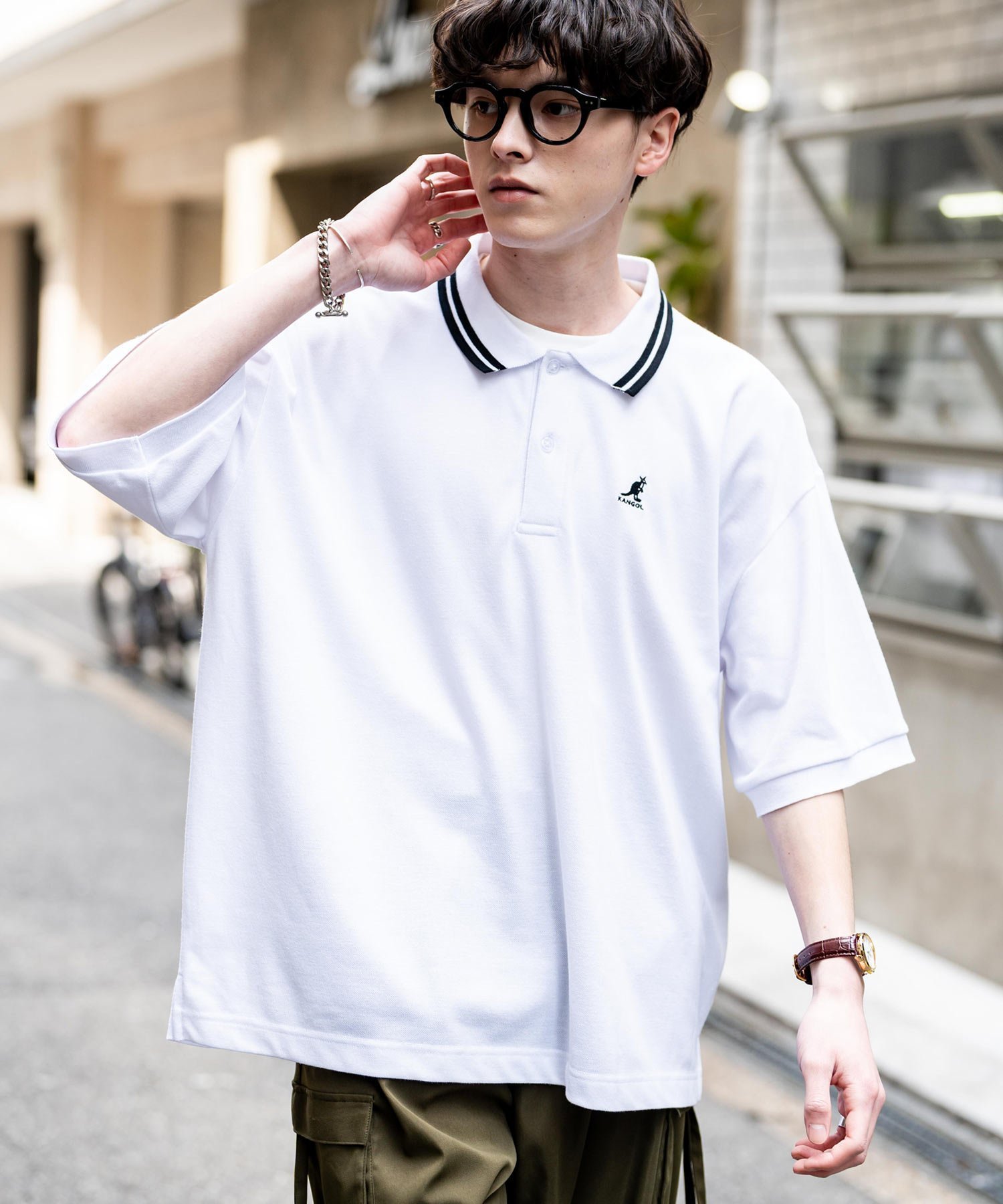 【ロッキーモンロー/Rocky Monroe】のKANGOL 別注コラボ 鹿の子ワンポイント刺繍半袖ポロシャツ インテリア・キッズ・メンズ・レディースファッション・服の通販 founy(ファニー) 　ファッション　Fashion　レディースファッション　Fashion for Women　トップス・カットソー　Cut & Sew Tops　シャツ・ブラウス・オフィスカジュアル　Elegant Blouses & Button-Ups　ポロシャツ・きれいめカジュアル　Smart-Casual Polo Tops　アウトドア　Outdoor Clothing　コラボ　Collaboration, Collab　鹿の子　Piqué, Kanoko Fabric　スポーティ　Sporty, Casual Athletic　スラックス　Slacks, Dress Pants　スリット　Slit, Slit Detail　デニム　Denim, Jeans Material　トレンド　Trend, Trending Now　人気　Popular, Best Seller　ポロシャツ　Polo Shirt, Collared Tee　別注　Limited Edition, Custom Order　半袖　Short Sleeve, Half Sleeve　メンズ　Men's, Menswear　無地　Plain, Solid Color　リラックス　Relax, Relaxed Fit　ワイド　Wide, Wide Fit　ワンポイント　One Point, Statement Accent　おすすめ　Recommended / Our Picks　エレガント 上品　Elegant　ホワイト×ブラック-2|ID: prp329100004560408 ipo3291000000033555551