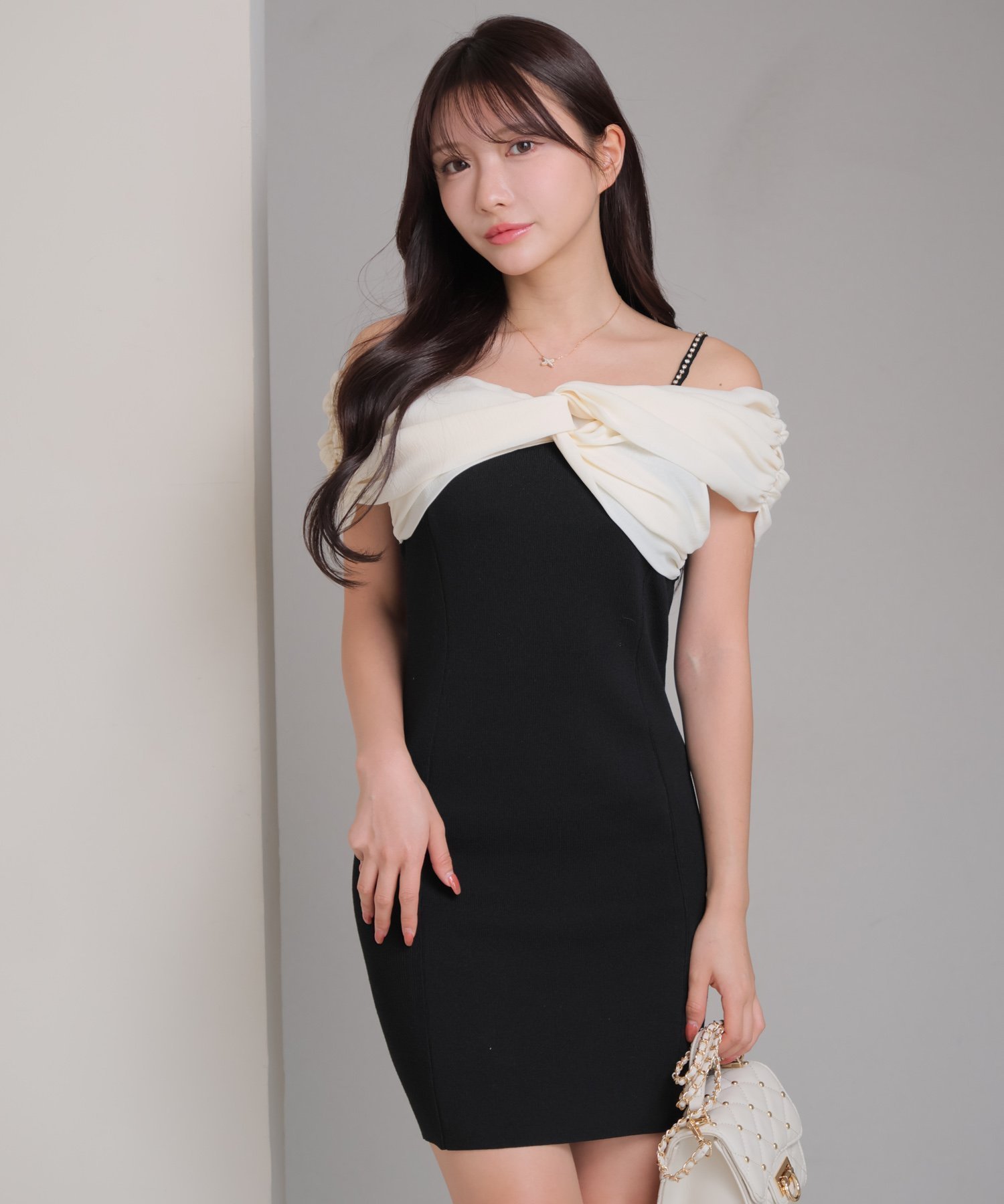 【リップサービス/LIP SERVICE】のLIP SERVICE/ジュエルチェーンリボンオフショルニットワンピ 人気、トレンドファッション・服の通販 founy(ファニー) 　ファッション　Fashion　レディースファッション　WOMEN　ワンピース　Dress　ニットワンピース　Knit Dresses　おすすめ　Recommend　ガーリー　Girly　ギャザー　Gather　サンダル　Sandals　ジュエル　Jewel　チェーン　Chain　ツイスト　Twist　リボン　Ribbon　夏　Summer　 other-1|ID: prp329100004560899 ipo3291000000032247779