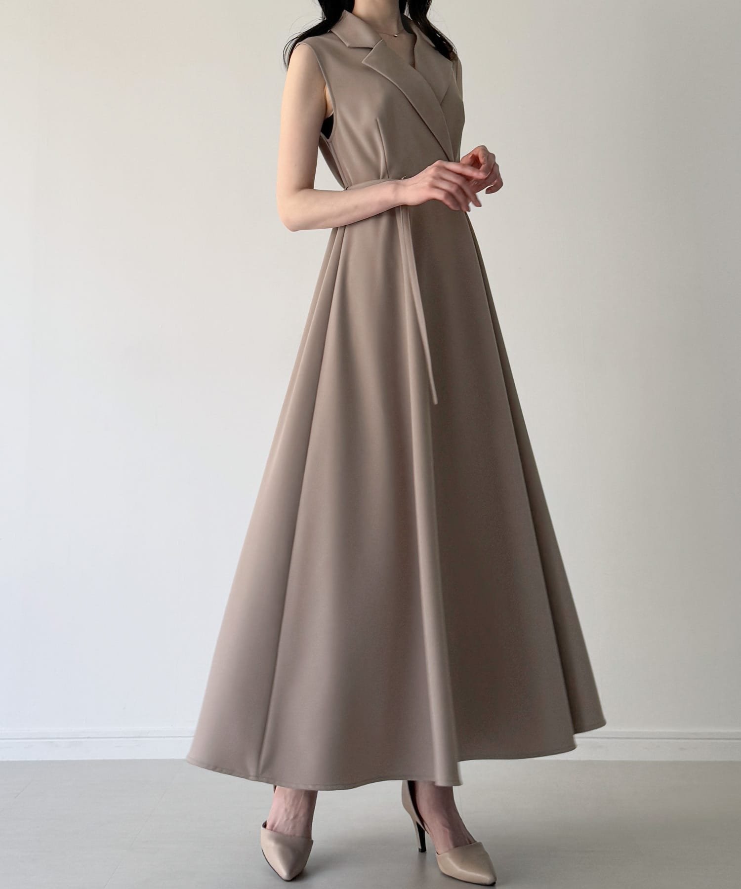 【ジュノア/JUNOAH】のテーラーカラーノースリーブワンピース(裏地なし) インテリア・キッズ・メンズ・レディースファッション・服の通販 founy(ファニー) 　ファッション　Fashion　レディースファッション　WOMEN　ワンピース　Dress　グレージュ|ID: prp329100004561170 ipo3291000000032249619