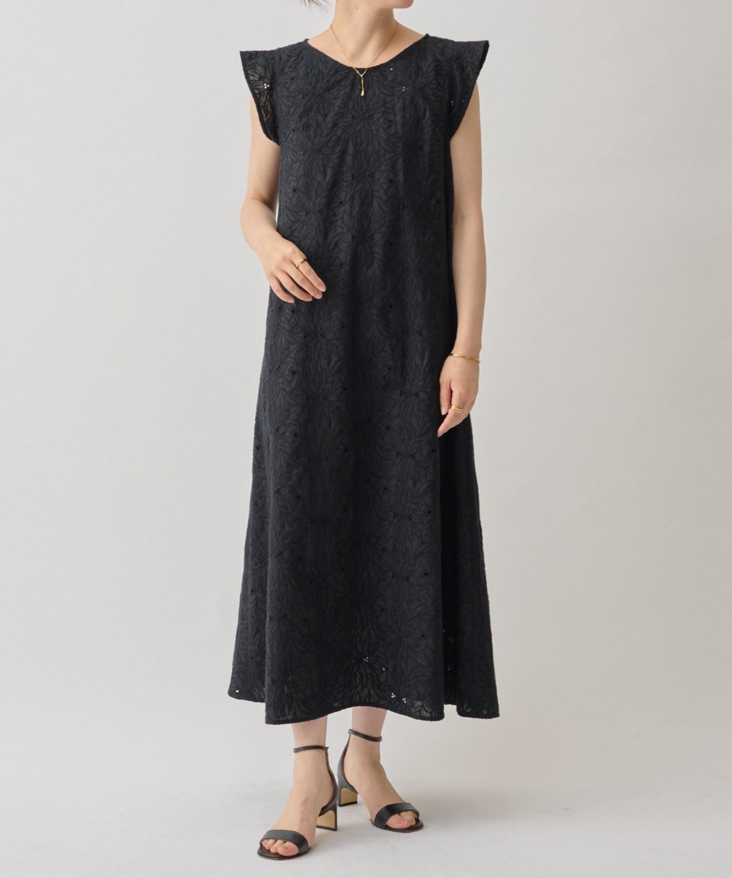 【ビアズリー/BEARDSLEY】のグロリオサ刺繍ワンピース(インナー付き) インテリア・キッズ・メンズ・レディースファッション・服の通販 founy(ファニー) 　ファッション　Fashion　レディースファッション　Fashion for Women　ワンピース　Dresses　インナー　Innerwear　エレガント 上品　Elegant　今季　This Season, Current Season　フレア　Flare, Flared　ペチコート　Petticoat, Underskirt　モチーフ　Motif, Design Theme　リゾート　Resort, Vacation Style　夏　Summer　ブラック|ID: prp329100004561331 ipo3291000000033633299