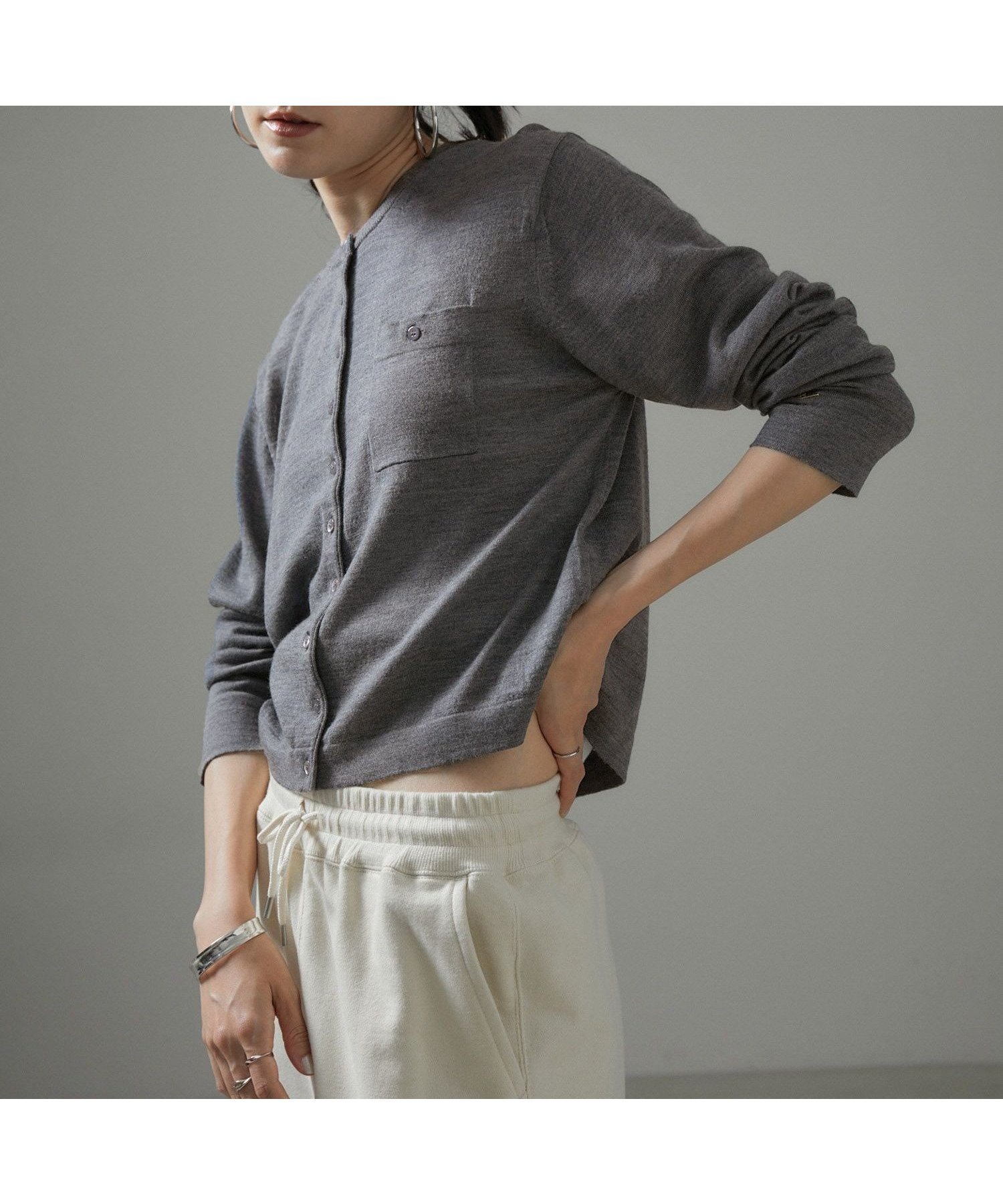 【サロン アダム エ ロペ/SALON adam et rope'】のウォッシャブルウールクルーネックカーディガン インテリア・キッズ・メンズ・レディースファッション・服の通販 founy(ファニー) 　ファッション　Fashion　レディースファッション　WOMEN　トップス・カットソー　Tops/Tshirt　カーディガン　Cardigans　インナー　Inner　コンパクト　Compact　シンプル　Simple　ジャケット　Jacket　チャーム　Charm　トレンド　Trend　定番　Standard　バランス　Balance　フィット　Fit　プレート　Plate　ベーシック　Basic　ポケット　Pocket　エレガント 上品　Elegant　ビジネス 仕事 通勤　Business　グレー(07)|ID: prp329100004561491 ipo3291000000032252552