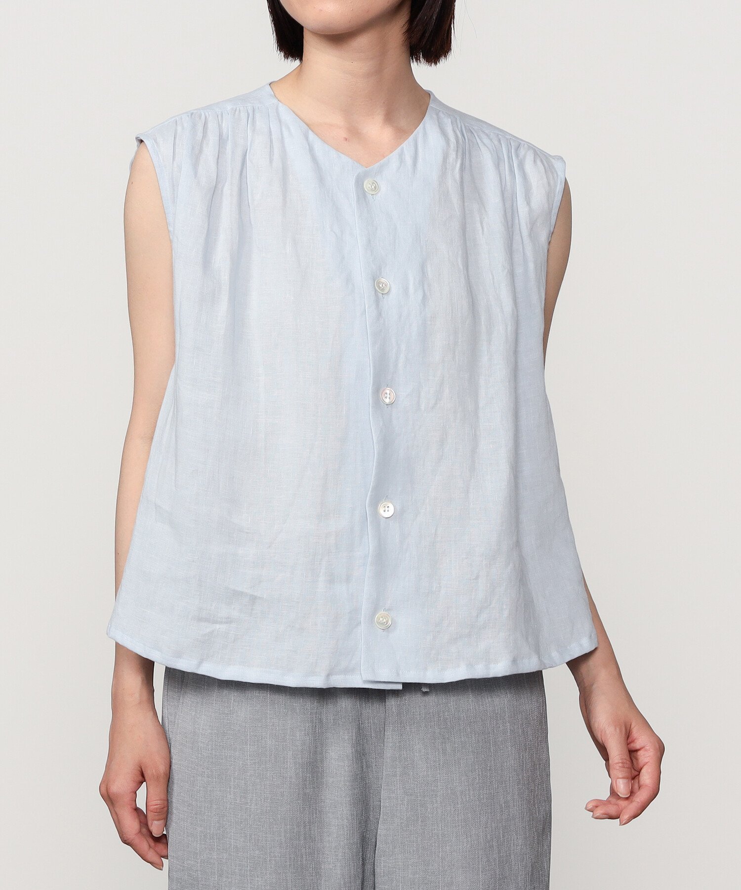 【ビショップ/Bshop】の別注 リネン ノースリーブギャザーシャツ WOMEN インテリア・キッズ・メンズ・レディースファッション・服の通販 founy(ファニー) 　ファッション　Fashion　レディースファッション　Fashion for Women　トップス・カットソー　Cut & Sew Tops　キャミソール&ノースリーブ　Camisoles & Sleeveless Tops　シャツ・ブラウス・オフィスカジュアル　Elegant Blouses & Button-Ups　ギャザー　Gathered, Ruffled　テクスチャー　Texture, Textured Fabric　ノースリーブ　Sleeveless, No-Sleeve　フロント　Front, Front Design　ボックス　Boxy, Box Shape　ヨーク　Yoke, Yoke Design　リネン　Linen, Linen Fabric　別注　Limited Edition, Custom Order　LTBLUE|ID: prp329100004561525 ipo3291000000033158893