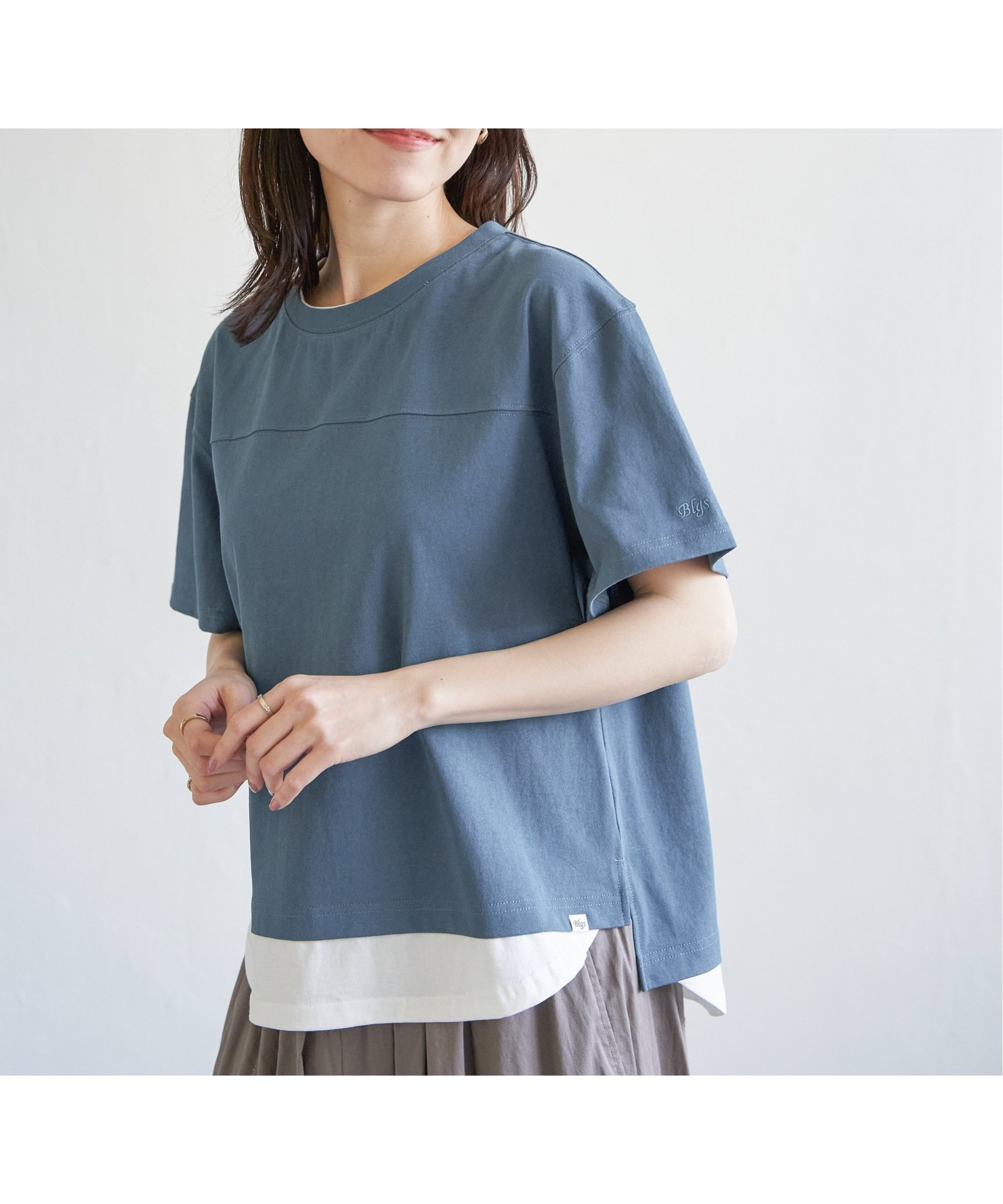 【イッカ/ikka】のコットンUSA袖刺繍レイヤーTシャツ インテリア・キッズ・メンズ・レディースファッション・服の通販 founy(ファニー) 　ファッション　Fashion　レディースファッション　Fashion for Women　トップス・カットソー　Cut & Sew Tops　シャツ・ブラウス・オフィスカジュアル　Elegant Blouses & Button-Ups　ロングTシャツ・Tシャツ　Longline T-Shirts & Tees　オレンジ　Orange　カットソー　Cut and Sewn Top　シンプル　Simple, Minimal　スリット　Slit, Slit Detail　トレンド　Trend, Trending Now　無地　Plain, Solid Color　ワンポイント　One Point, Statement Accent　夏　Summer　ブルー|ID: prp329100004561629 ipo3291000000033571104