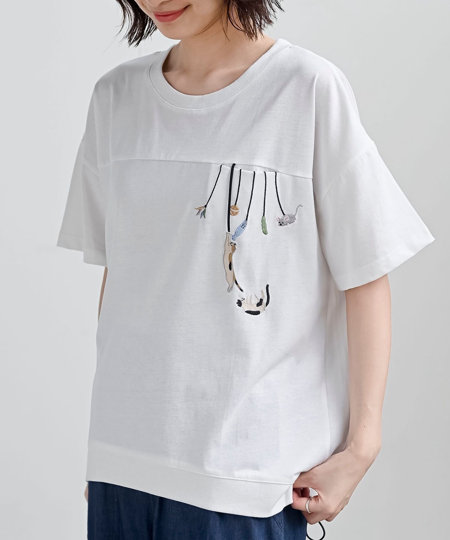 【アールピーエス/rps】のブラブラキャット裾ドロストTシャツ 人気、トレンドファッション・服の通販 founy(ファニー) 　ファッション　Fashion　レディースファッション　Fashion for Women　トップス・カットソー　Cut & Sew Tops　シャツ・ブラウス・オフィスカジュアル　Elegant Blouses & Button-Ups　ロングTシャツ・Tシャツ　Longline T-Shirts & Tees　カットソー　Cut and Sewn Top　再入荷　Restock / Back in Stock　猫　Cat, Kitty　 other-1|ID: prp329100004561665 ipo3291000000032490602