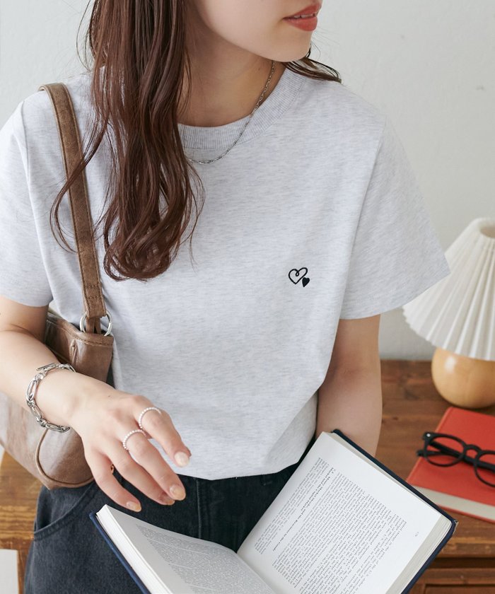【ディスコート/Discoat】の【9色展開】線抜きハート刺繍コンパクト半袖Tシャツ《WEB限定》 インテリア・キッズ・メンズ・レディースファッション・服の通販 founy(ファニー) https://founy.com/ ファッション Fashion レディースファッション Fashion for Women トップス・カットソー Cut & Sew Tops シャツ・ブラウス・オフィスカジュアル Elegant Blouses & Button-Ups ロングTシャツ・Tシャツ Longline T-Shirts & Tees インナー Innerwear コンパクト Compact, Small Size シンプル Simple, Minimal ベーシック Basic, Essential ロング Long, Long-Length 半袖 Short Sleeve, Half Sleeve |ID: prp329100004561724 ipo3291000000033569975