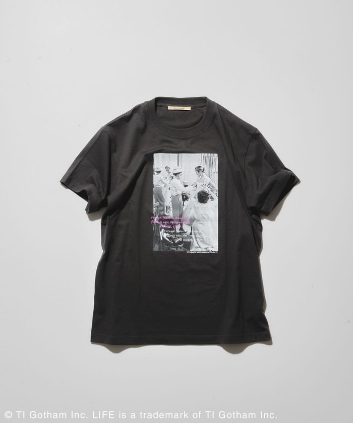 【カレンソロジー/Curensology】の【LIFE PICTURE COLLECTION】別注CHTシャツ(タテ) インテリア・キッズ・メンズ・レディースファッション・服の通販 founy(ファニー) https://founy.com/ ファッション Fashion レディースファッション Fashion for Women トップス・カットソー Cut & Sew Tops シャツ・ブラウス・オフィスカジュアル Elegant Blouses & Button-Ups ロングTシャツ・Tシャツ Longline T-Shirts & Tees アクセサリー Fashion Accessories インナー Innerwear エレガント 上品 Elegant ヴィンテージ Vintage Style 春 Spring 洗える Machine Washable カットソー Cut and Sewn Top キャラクター Character, Licensed Characters グラフィック Graphic, Graphic Design コレクション Collection, Seasonal Line シンプル Simple, Minimal ジャケット Jacket, Outerwear スペシャル Special, Limited Edition スリーブ Sleeve, Long Sleeve / Short Sleeve 雑誌 Magazine, Fashion Magazine フロント Front, Front Design プリント Print, Printed Pattern 別注 Limited Edition, Custom Order モノトーン Monotone, Black and White ロング Long, Long-Length おすすめ Recommended / Our Picks 夏 Summer |ID: prp329100004561730 ipo3291000000032318585
