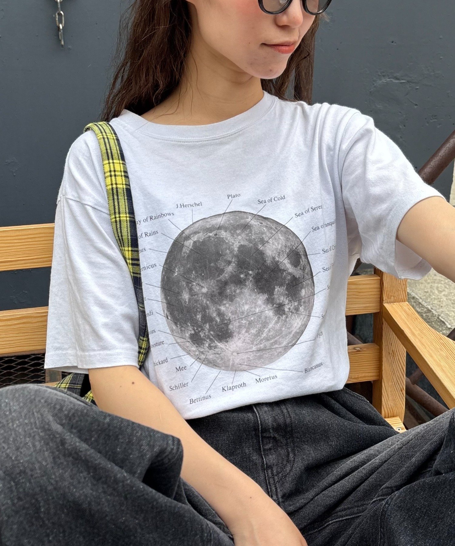 【チャオパニックティピー/CIAOPANIC TYPY】の【WEB限定】ムーンクレーターロゴプリントTee 人気、トレンドファッション・服の通販 founy(ファニー) 　ファッション　Fashion　レディースファッション　WOMEN　インナー　Inner　春　Spring　ジャケット　Jacket　スラックス　Slacks　デニム　Denim　トレンド　Trend　フロント　Front　プリント　Print　S/S・春夏　Ss・Spring/Summer　おすすめ　Recommend　夏　Summer　 other-1|ID: prp329100004561768 ipo3291000000032255368