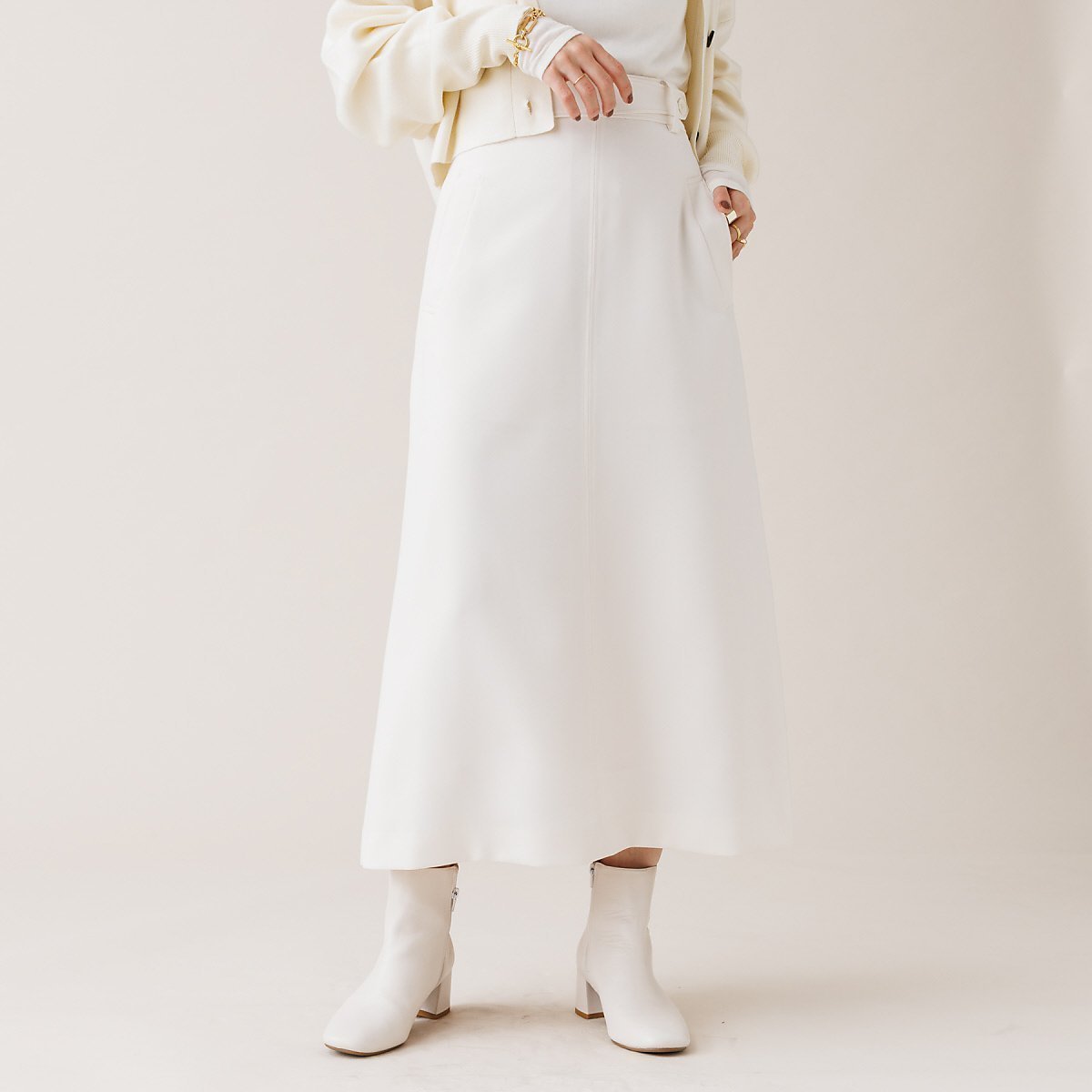 【ルージュヴィフラクレ/Rouge vif la cle】の【XSサイズ展開】 デザインベルトトラペーズスカート インテリア・キッズ・メンズ・レディースファッション・服の通販 founy(ファニー) 　ファッション　Fashion　レディースファッション　WOMEN　スカート　Skirt　ベルト　Belts　おすすめ　Recommend　クラシカル　Classical　エレガント 上品　Elegant　冬　Winter　ホワイト|ID: prp329100004561835 ipo3291000000032255777