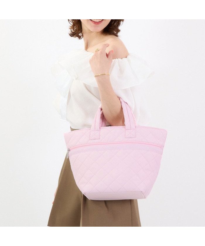 【レスポートサック/LeSportsac】の【公式】レスポートサック コラボ(トートバッグ) 1605LC88 LeSportsac インテリア・キッズ・メンズ・レディースファッション・服の通販 founy(ファニー) https://founy.com/ ファッションモデル・俳優・女優 Models 女性 Women 神崎恵 Kanzaki Megumi ファッション Fashion レディースファッション WOMEN バッグ Bag スポーツウェア Sportswear スポーツ バッグ/ポーチ Sports Bag/Pouch キルティング Quilting コラボ Collaboration スマート Smart フォルム Form プリント Print ポケット Pocket モチーフ Motif リップ Lip |ID: prp329100004561991 ipo3291000000032256728