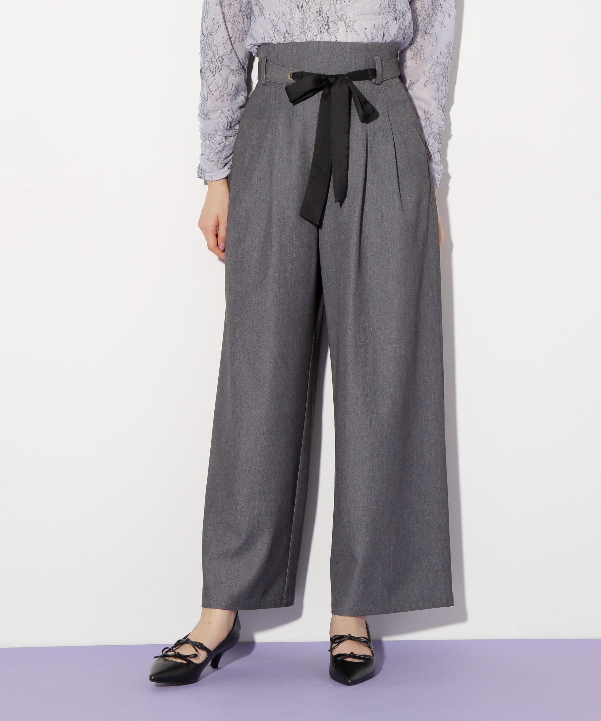 【その他のブランド/Other】のリボンベルト付きワイドパンツ インテリア・キッズ・メンズ・レディースファッション・服の通販 founy(ファニー) 　ファッション　Fashion　レディースファッション　WOMEN　パンツ　Pants　ベルト　Belts　フィット　Fit　リボン　Ribbon　ワイド　Wide　チャコールグレー1|ID: prp329100004562488 ipo3291000000032260666