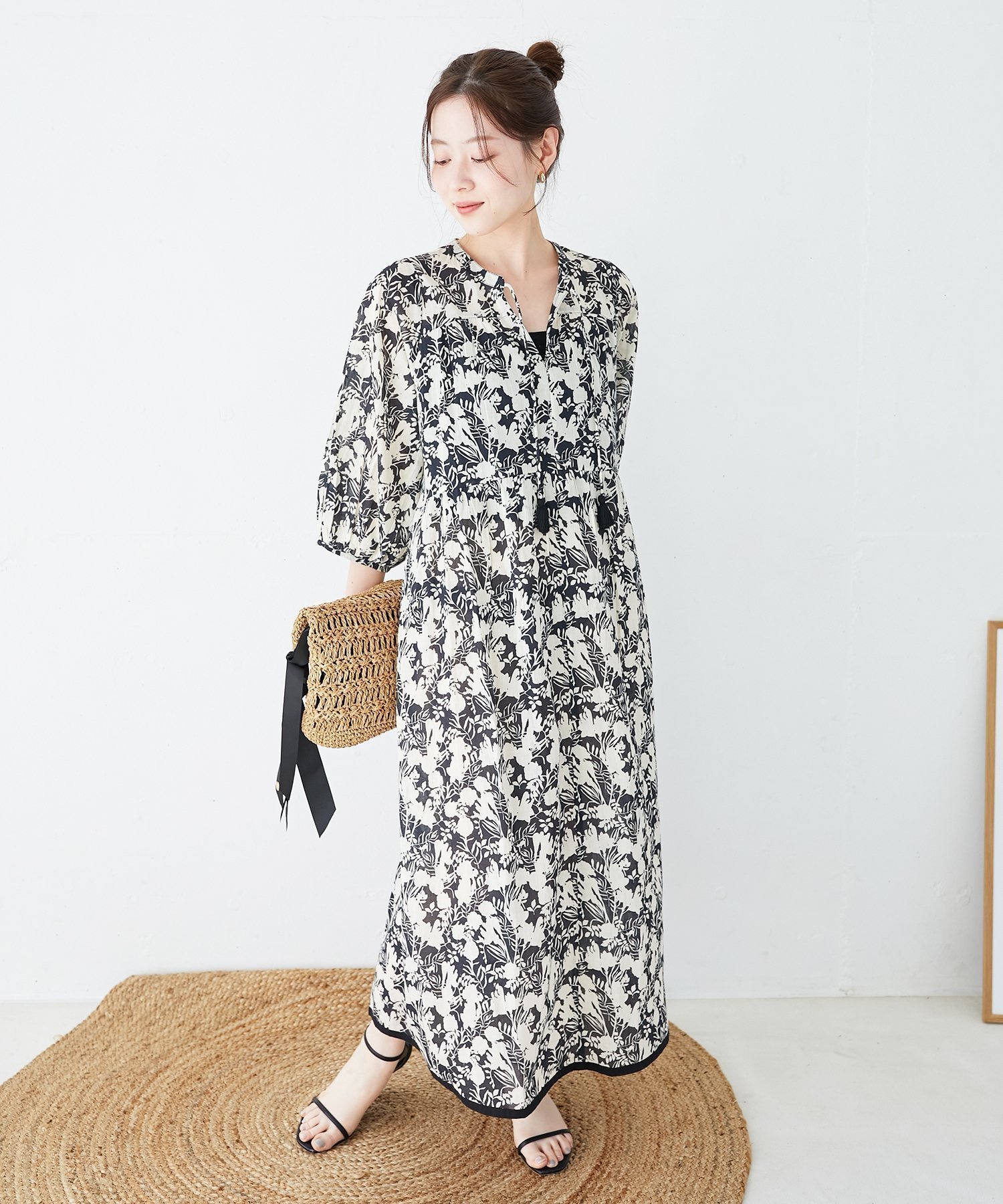 【ルクールブラン/le.coeur blanc】のFanaka別注バイカラーフラワーワンピース インテリア・キッズ・メンズ・レディースファッション・服の通販 founy(ファニー) 　ファッション　Fashion　レディースファッション　WOMEN　ワンピース　Dress　おすすめ　Recommend　インド　India　インナー　Inner　キャミソール　Camisole　パイピング　Piping　ペチコート　Petticoat　ボトム　Bottom　モノトーン　Monotone　ラベンダー　Lavender　リラックス　Relax　別注　Special Order　夏　Summer　旅行　Travel　春　Spring　ブラック|ID: prp329100004562722 ipo3291000000032431882
