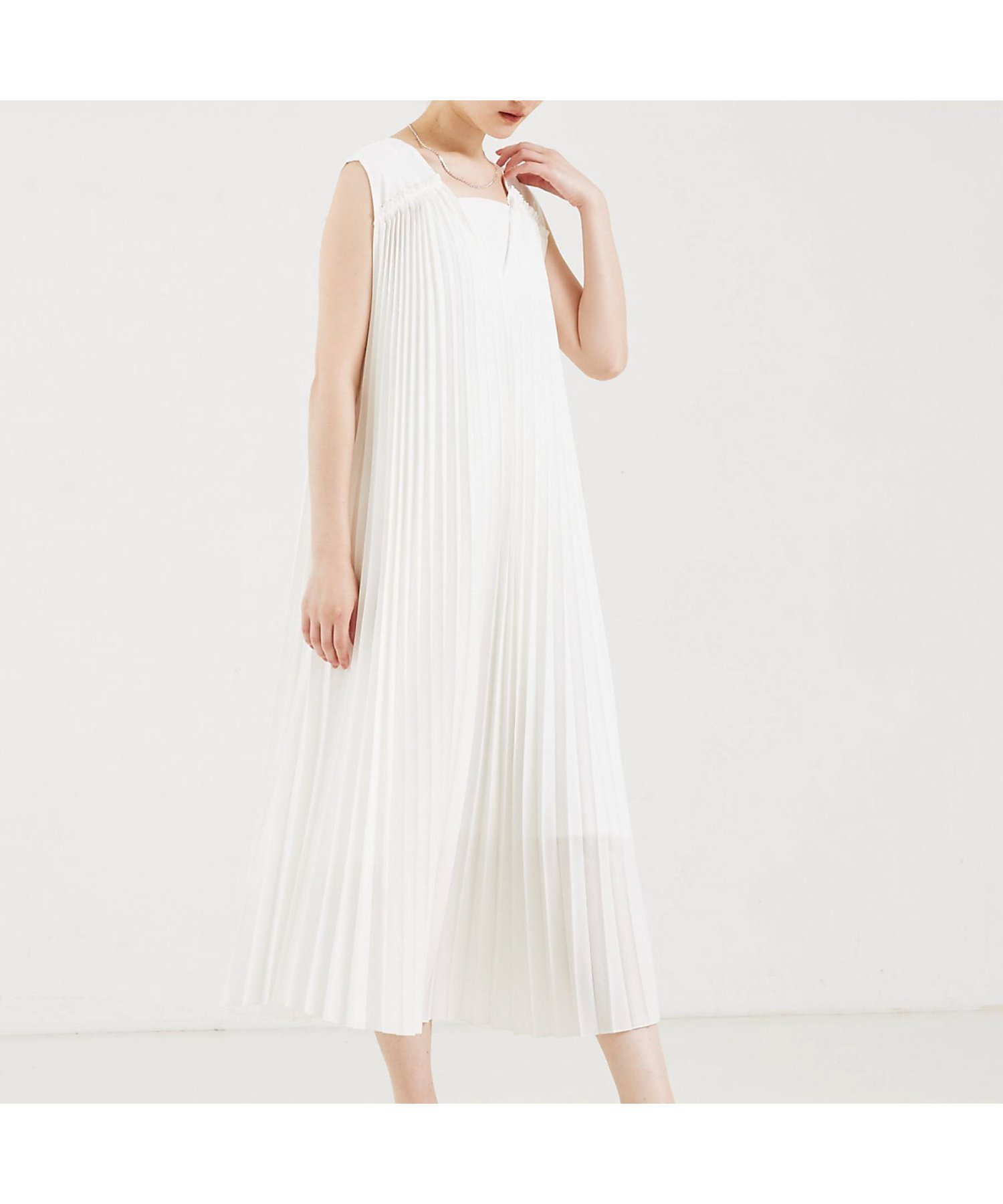 【カリテ/qualite】のサーキュラープリーツワンピース インテリア・キッズ・メンズ・レディースファッション・服の通販 founy(ファニー) 　ファッション　Fashion　レディースファッション　Fashion for Women　ワンピース　Dresses　おすすめ　Recommended / Our Picks　ネックレス　Necklace, Pendant Necklace　ペチコート　Petticoat, Underskirt　ポケット　Pocket, Pocket Detail　夏　Summer　オフホワイト|ID: prp329100004562770 ipo3291000000033828620