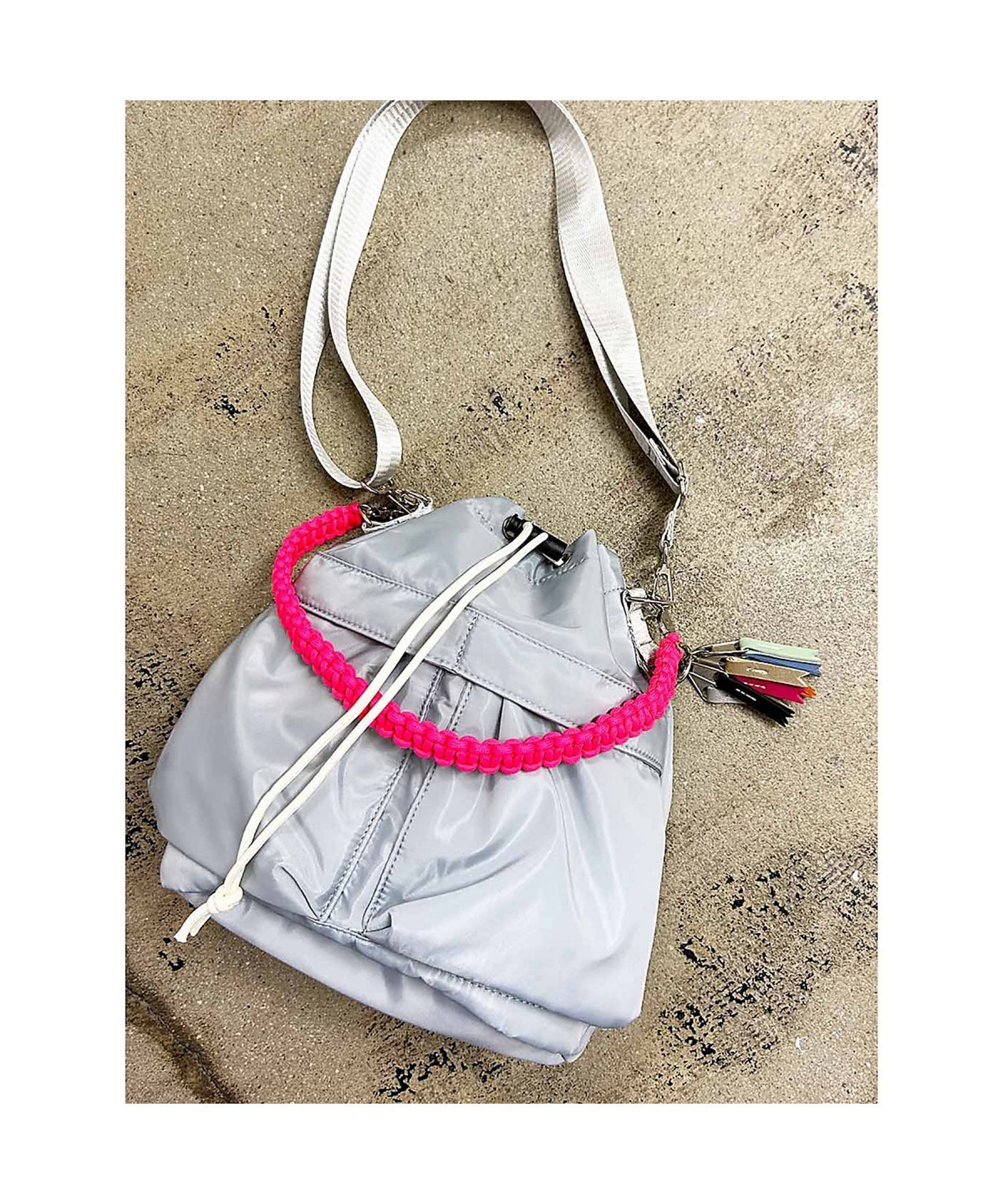 【ルージュヴィフラクレ/Rouge vif la cle】の【cheek / チーク】kinchaku code 2 way tote / インテリア・キッズ・メンズ・レディースファッション・服の通販 founy(ファニー) 　ファッション　Fashion　レディースファッション　WOMEN　バッグ　Bag　カラフル　Colorful　クラシック　Classic　巾着　Purse　軽量　Lightweight　ショルダー　Shoulder　ポケット　Pocket　旅行　Travel　ビジネス 仕事 通勤　Business　グレー|ID: prp329100004563014 ipo3291000000032265269