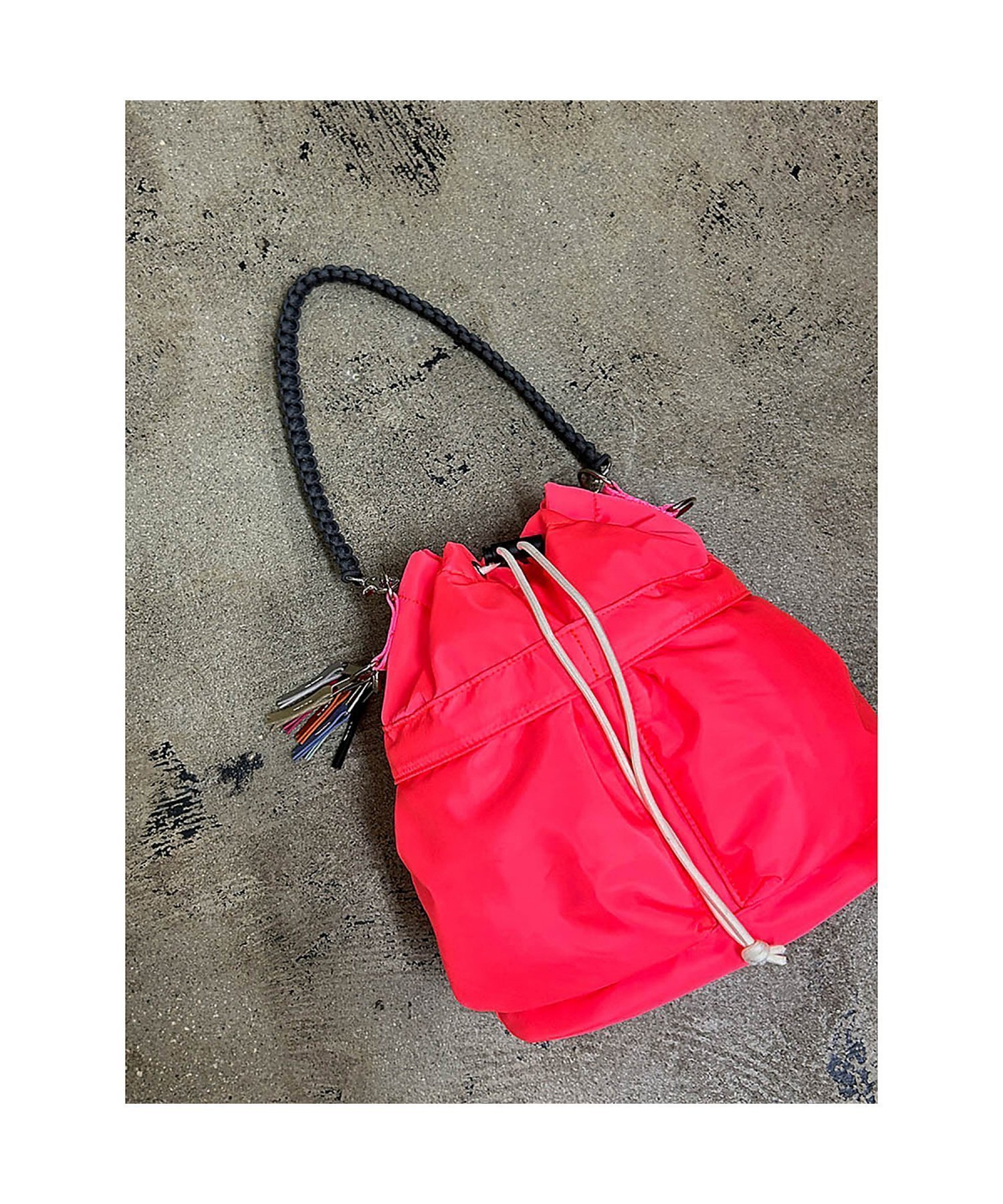 【ルージュヴィフラクレ/Rouge vif la cle】の【cheek / チーク】kinchaku code 2 way tote / インテリア・キッズ・メンズ・レディースファッション・服の通販 founy(ファニー) 　ファッション　Fashion　レディースファッション　WOMEN　バッグ　Bag　カラフル　Colorful　クラシック　Classic　巾着　Purse　軽量　Lightweight　ショルダー　Shoulder　ポケット　Pocket　旅行　Travel　ビジネス 仕事 通勤　Business　ピンク|ID: prp329100004563014 ipo3291000000032265270
