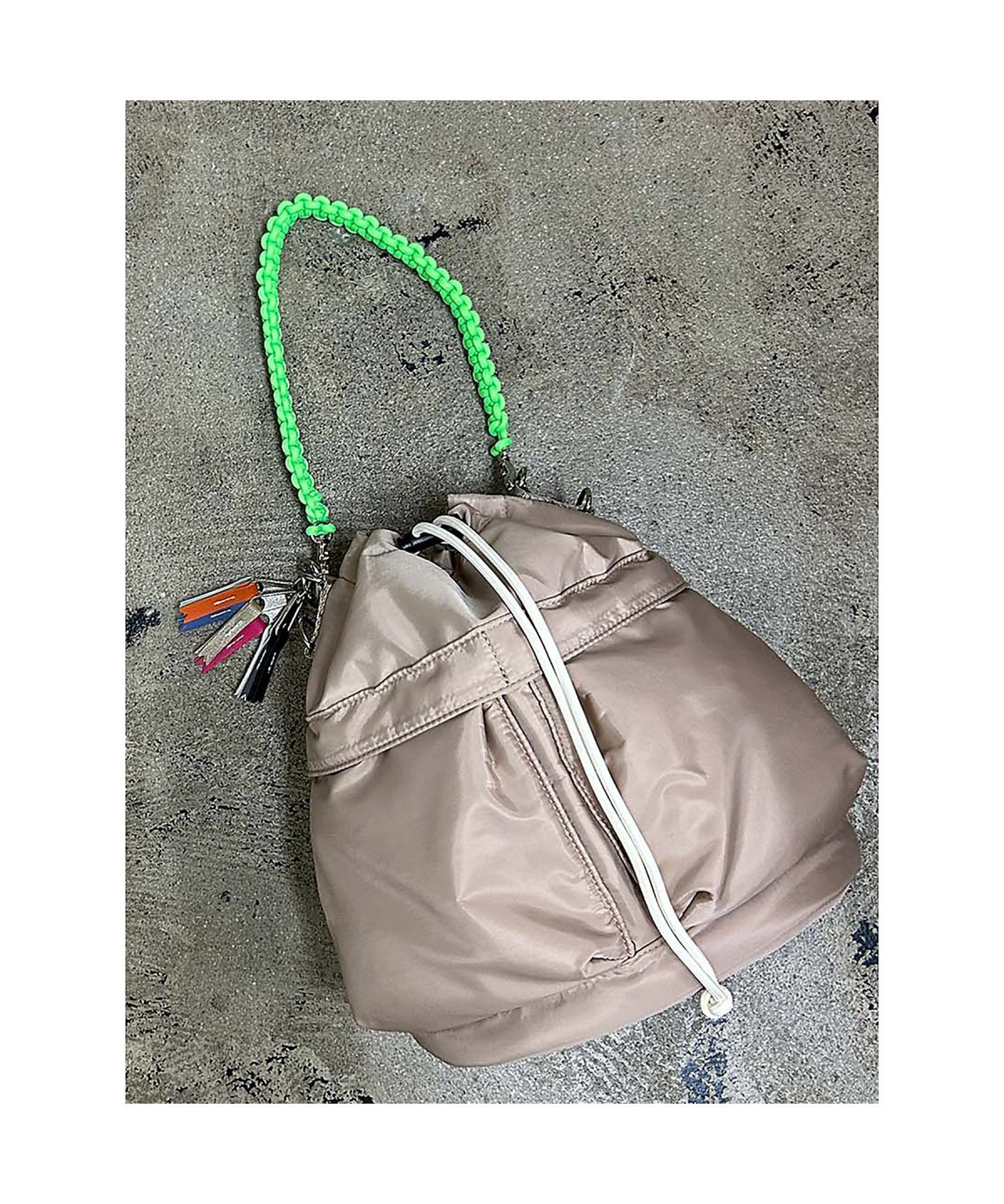 【ルージュヴィフラクレ/Rouge vif la cle】の【cheek / チーク】kinchaku code 2 way tote / インテリア・キッズ・メンズ・レディースファッション・服の通販 founy(ファニー) 　ファッション　Fashion　レディースファッション　WOMEN　バッグ　Bag　カラフル　Colorful　クラシック　Classic　巾着　Purse　軽量　Lightweight　ショルダー　Shoulder　ポケット　Pocket　旅行　Travel　ビジネス 仕事 通勤　Business　ベージュ|ID: prp329100004563014 ipo3291000000032265271