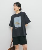 【ケービーエフ/KBF / URBAN RESEARCH】のピンタックフォトプリントTEE 人気、トレンドファッション・服の通販 founy(ファニー) ファッション Fashion レディースファッション WOMEN 2025年 2025 2025春夏・S/S Ss,Spring/Summer,2025 シェイプ Shape ハーフ Half フロント Front プリント Print 夏 Summer S/S・春夏 Ss・Spring/Summer thumbnail NAVY|ID: prp329100004563020 ipo3291000000032265440