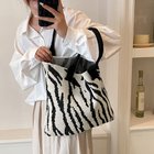 【ミニミニストア/miniministore】のニットバッグ トートバッグ 大容量かばん 人気、トレンドファッション・服の通販 founy(ファニー) ファッション Fashion レディースファッション WOMEN トップス・カットソー Tops/Tshirt ニット Knit Tops イエロー Yellow ポケット Pocket 人気 Popularity 夏 Summer S/S・春夏 Ss・Spring/Summer A/W・秋冬 Aw・Autumn/Winter・Fw・Fall-Winter ビジネス 仕事 通勤 Business thumbnail ブラック|ID: prp329100004563050 ipo3291000000032265764