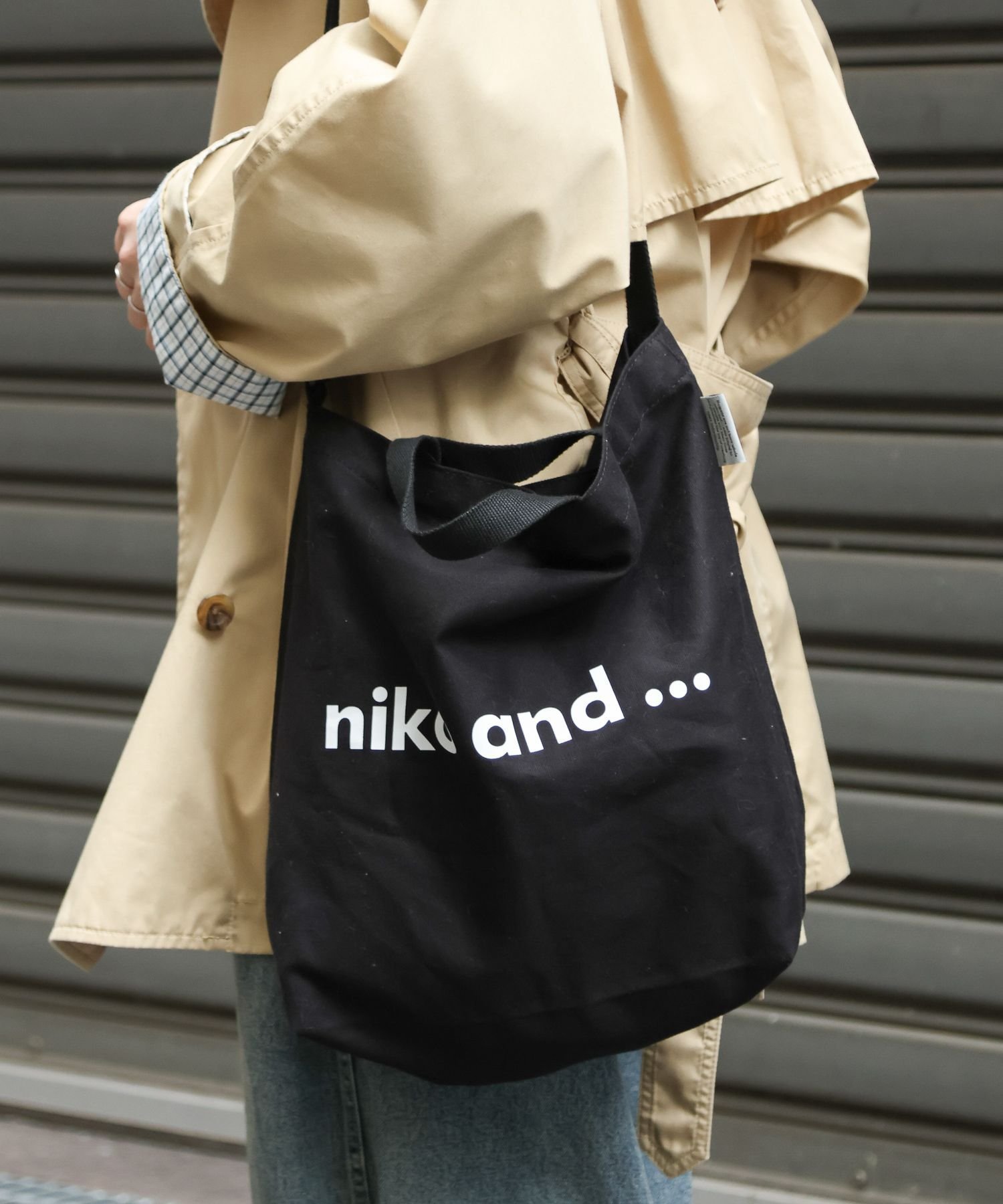 【ニコアンド/niko and】のオリジナルニコロゴ2WAYトートバッグ インテリア・キッズ・メンズ・レディースファッション・服の通販 founy(ファニー) 　ファッション　Fashion　レディースファッション　WOMEN　バッグ　Bag　おすすめ　Recommend　プリント　Print　人気　Popularity　旅行　Travel　ビジネス 仕事 通勤　Business　ブラック19|ID: prp329100004563053 ipo3291000000032265812