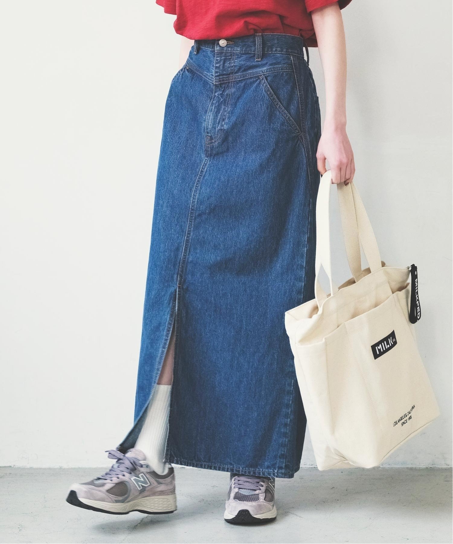 【ミルクフェド/MILKFED.】のDENIM LONG SKIRT MILKFED. インテリア・キッズ・メンズ・レディースファッション・服の通販 founy(ファニー) 　ファッション　Fashion　レディースファッション　WOMEN　スカート　Skirt　ロングスカート　Long Skirt　ストレート　Straight　スリット　Slit　デニム　Denim　パッチ　Patch　フロント　Front　切替　Switching　LtINDIGO|ID: prp329100004563060 ipo3291000000032265911