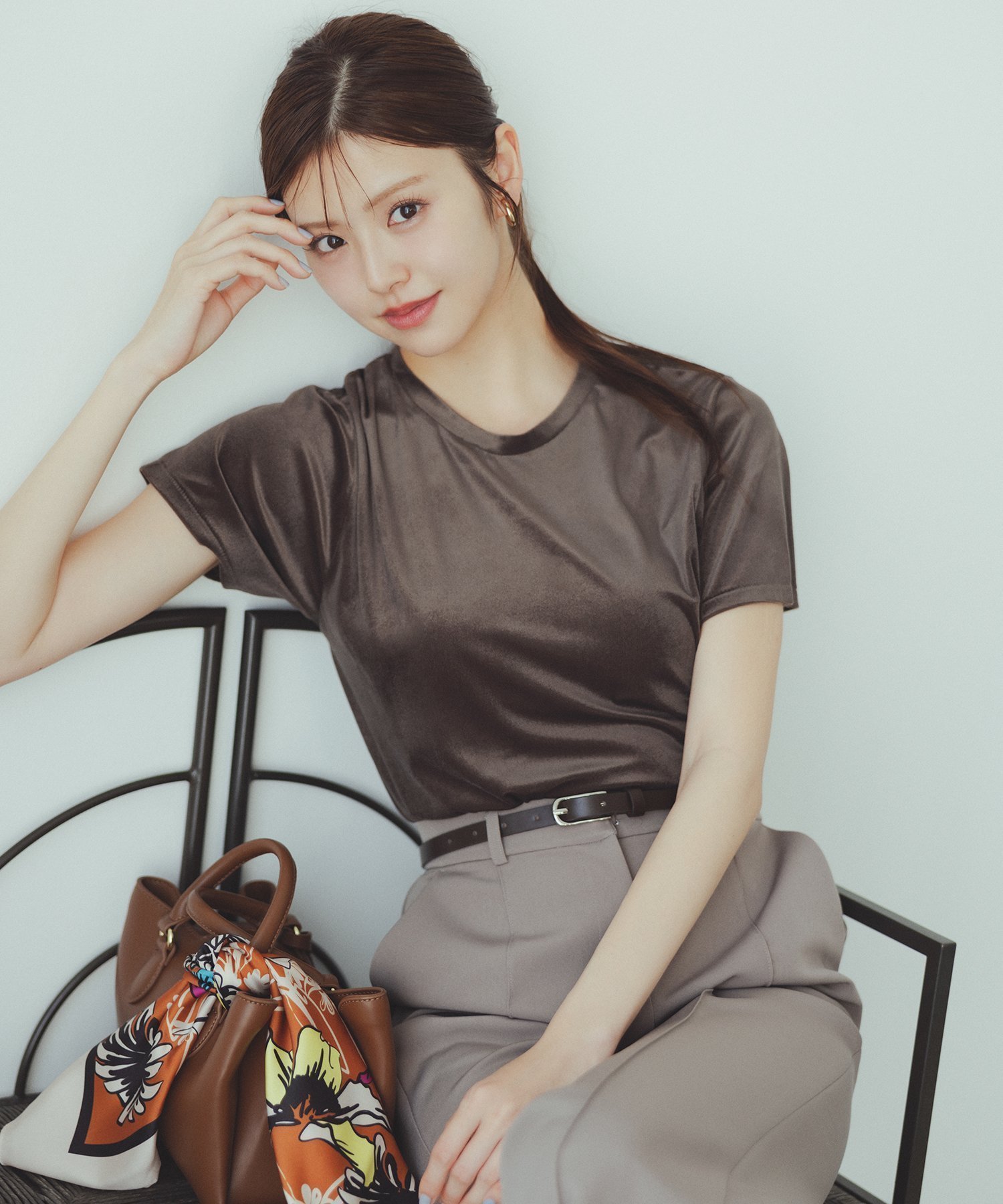 【ナチュラル ビューティー ベーシック/NATURAL BEAUTY BASIC】のベロアTシャツ インテリア・キッズ・メンズ・レディースファッション・服の通販 founy(ファニー) 　ファッション　Fashion　レディースファッション　Fashion for Women　トップス・カットソー　Cut & Sew Tops　シャツ・ブラウス・オフィスカジュアル　Elegant Blouses & Button-Ups　ロングTシャツ・Tシャツ　Longline T-Shirts & Tees　ベロアトップス　Velour Tops / Velvet-Look Items　シアー　Sheer, See-Through　フィット　Fit, Slim Fit　ベロア　Velour, Soft Velvet　ベーシック　Basic, Essential　ブラウン|ID: prp329100004563259 ipo3291000000033543929