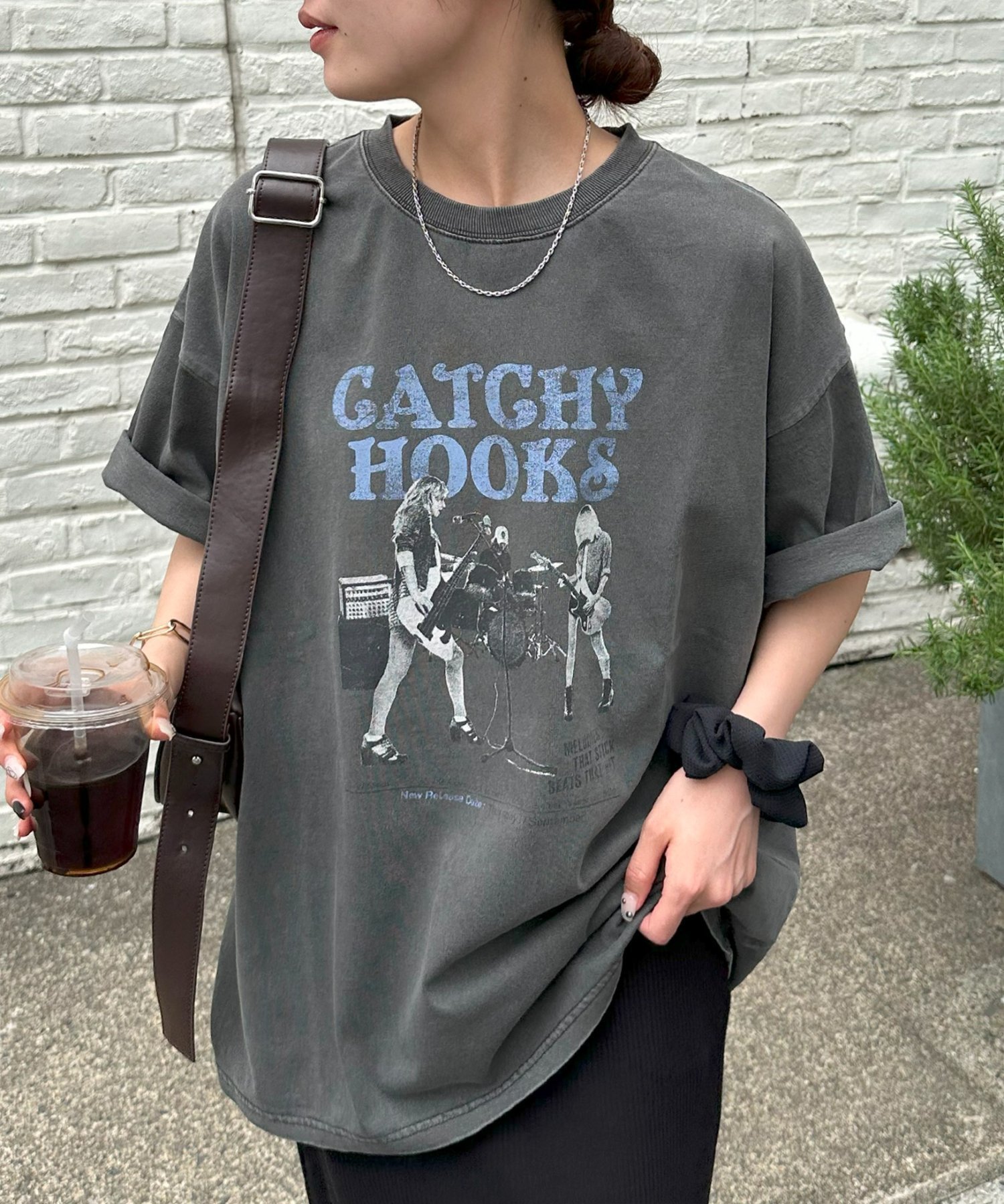 【ディスコート/Discoat】の【ユニセックス】ヴィンテージロックTシャツ インテリア・キッズ・メンズ・レディースファッション・服の通販 founy(ファニー) 　ファッション　Fashion　レディースファッション　Fashion for Women　トップス・カットソー　Cut & Sew Tops　シャツ・ブラウス・オフィスカジュアル　Elegant Blouses & Button-Ups　ロングTシャツ・Tシャツ　Longline T-Shirts & Tees　コンパクト　Compact, Small Size　フロント　Front, Front Design　プリント　Print, Printed Pattern　ヴィンテージ　Vintage Style　チャコールグレー|ID: prp329100004563445 ipo3291000000033833600
