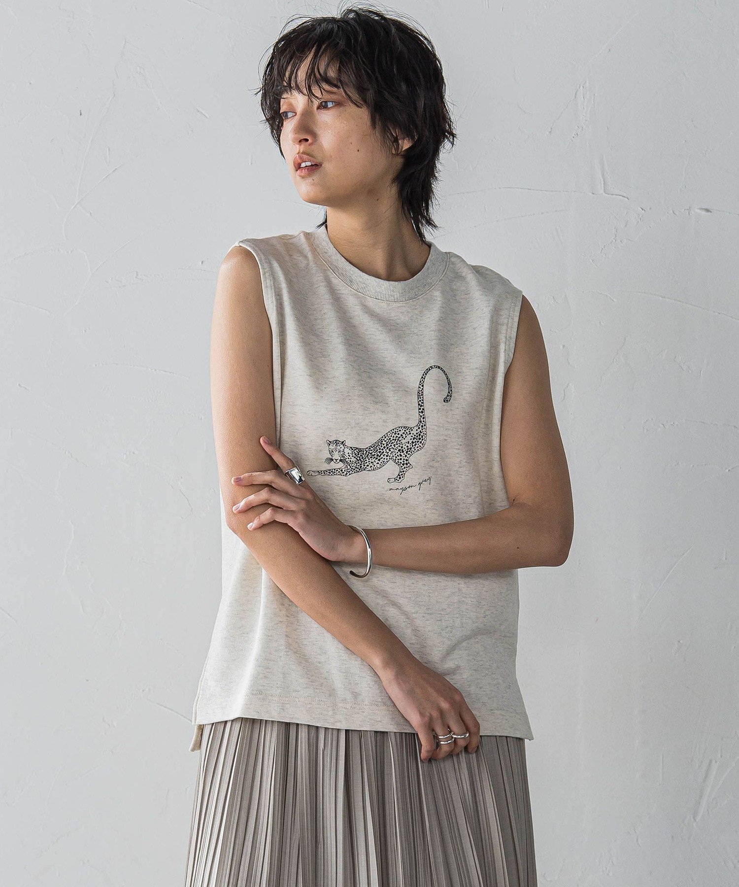 【メイソングレイ/MAYSON GREY】のレオパードプリントノースリーブプルオーバー≪洗濯機で洗える≫ インテリア・キッズ・メンズ・レディースファッション・服の通販 founy(ファニー) 　ファッション　Fashion　レディースファッション　Ladies' Fashion Online　トップス・カットソー　Tops/Tshirt　キャミソール / ノースリーブ　No Sleeves　プルオーバー　Pullover　洗える　Washable　クール　Cool　ストレッチ　Stretch　テレコ　Tereko　プリント　Print　ベスト　Vest　ボトム　Bottom　ループ　Loop　レオパード　Leopard　オフホワイト|ID: prp329100004563894 ipo3291000000032655995