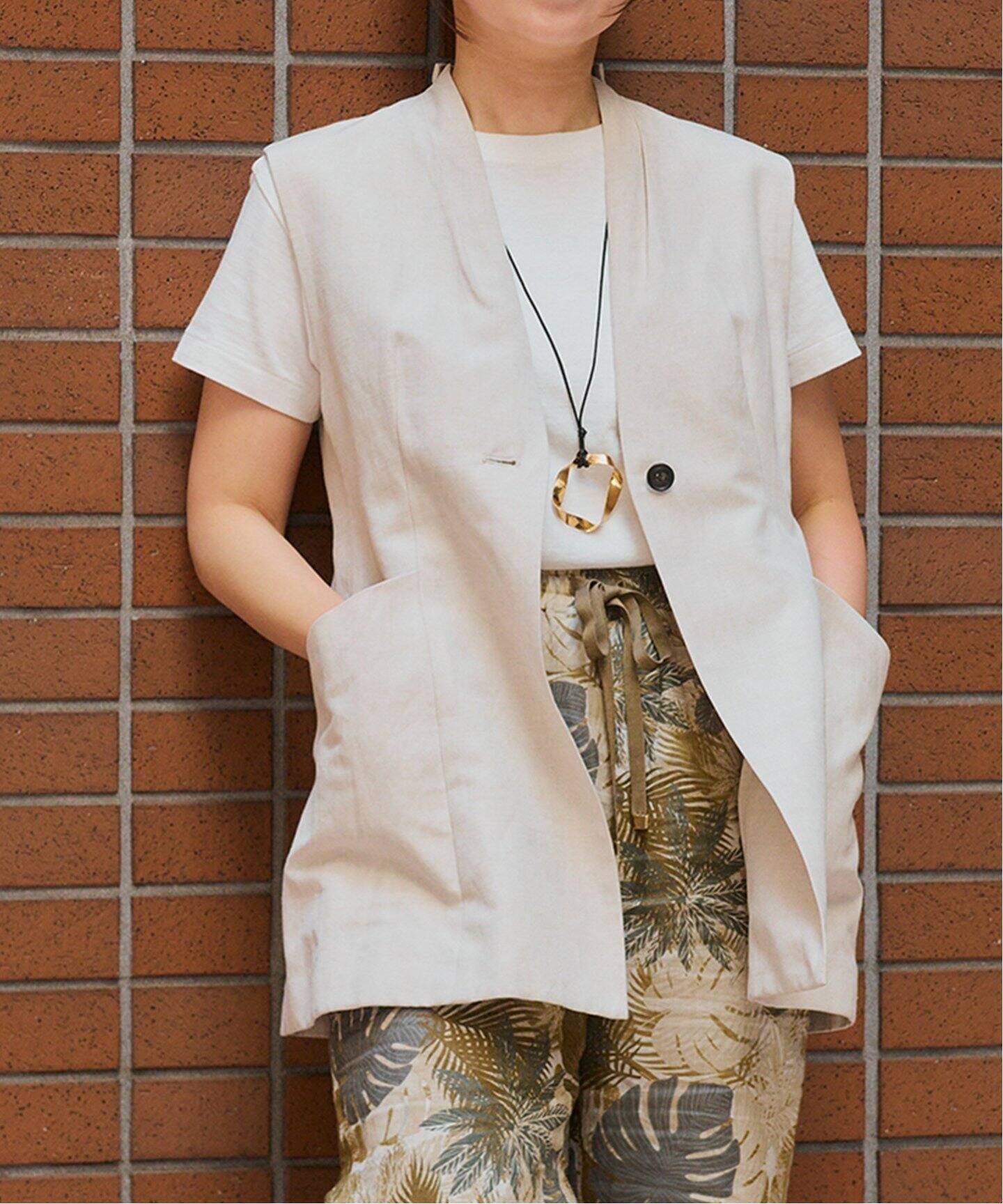 【イエナ/IENA】のペプラムジレ インテリア・キッズ・メンズ・レディースファッション・服の通販 founy(ファニー) 　ファッション　Fashion　レディースファッション　WOMEN　アウター　Coat Outerwear　トップス・カットソー　Tops/Tshirt　ベスト/ジレ　Gilets/Vests　2025年　2025　2025春夏・S/S　Ss,Spring/Summer,2025　おすすめ　Recommend　シンプル　Simple　スタンド　Stand　ノースリーブ　No Sleeve　パターン　Pattern　フロント　Front　リネン　Linen　夏　Summer　ベージュ|ID: prp329100004564089 ipo3291000000032311103
