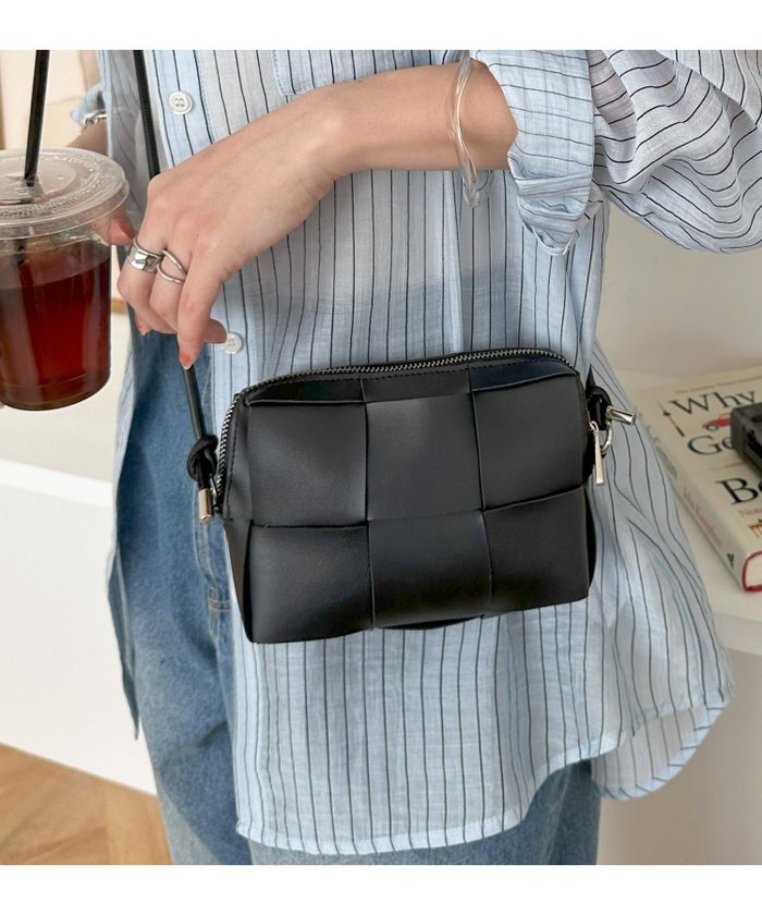 【ディスコート/Discoat】のメッシュ編みミニショルダーバッグ インテリア・キッズ・メンズ・レディースファッション・服の通販 founy(ファニー) https://founy.com/ ファッション Fashion レディースファッション Fashion for Women バッグ Bags おすすめ Recommended / Our Picks コンパクト Compact, Small Size ショルダー Shoulder, Shoulder Strap ハンカチ Handkerchief, Hanky ポケット Pocket, Pocket Detail メッシュ Mesh, Net Fabric リップ Lip, Lip Motif 人気 Popular, Best Seller 定番 Standard, Basic Item 財布 Wallet, Purse |ID: prp329100004564104 ipo3291000000033491936