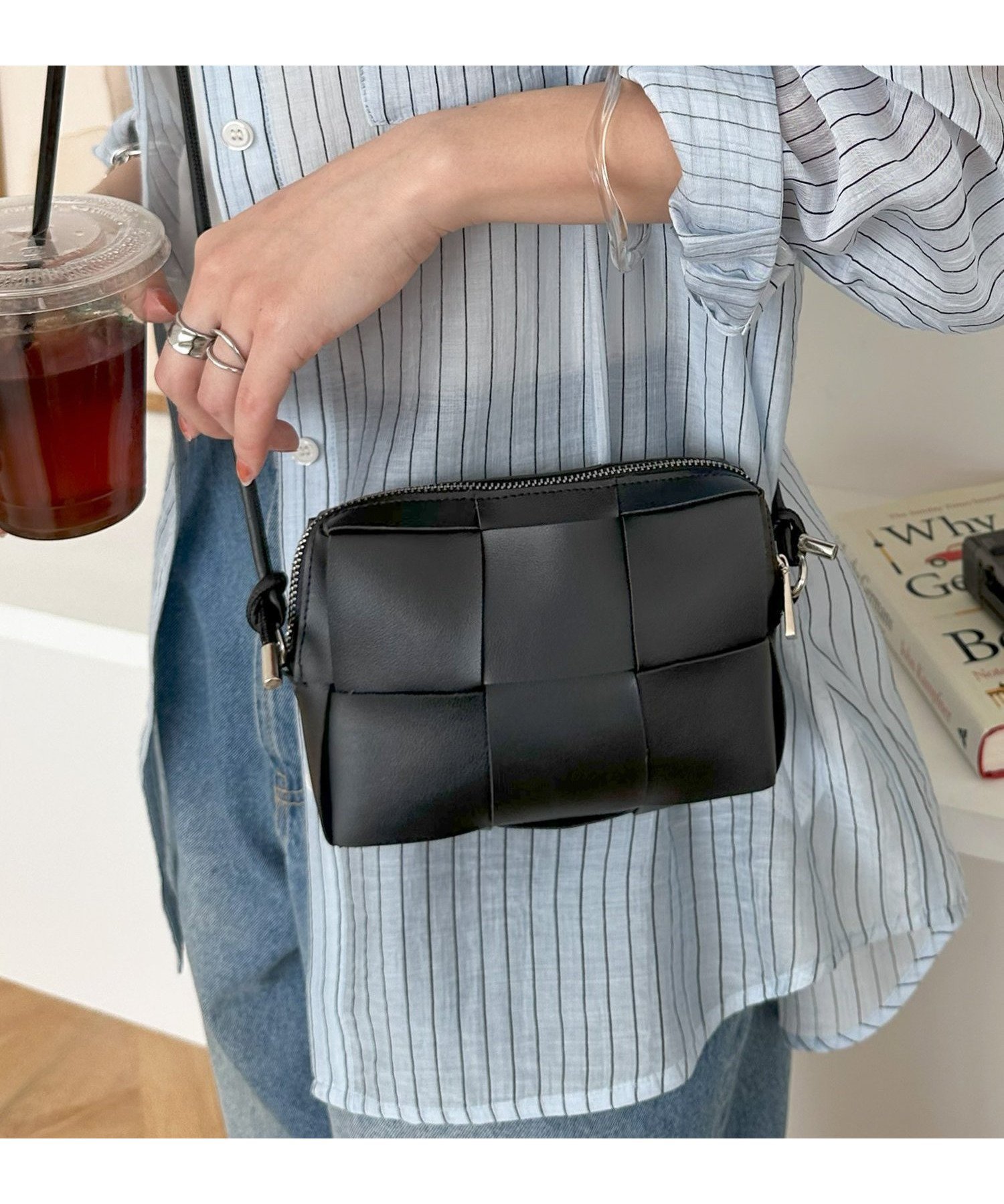 【ディスコート/Discoat】のメッシュ編みミニショルダーバッグ インテリア・キッズ・メンズ・レディースファッション・服の通販 founy(ファニー) 　ファッション　Fashion　レディースファッション　Fashion for Women　バッグ　Bags　おすすめ　Recommended / Our Picks　コンパクト　Compact, Small Size　ショルダー　Shoulder, Shoulder Strap　ハンカチ　Handkerchief, Hanky　ポケット　Pocket, Pocket Detail　メッシュ　Mesh, Net Fabric　リップ　Lip, Lip Motif　人気　Popular, Best Seller　定番　Standard, Basic Item　財布　Wallet, Purse　ブラック|ID: prp329100004564104 ipo3291000000033491938
