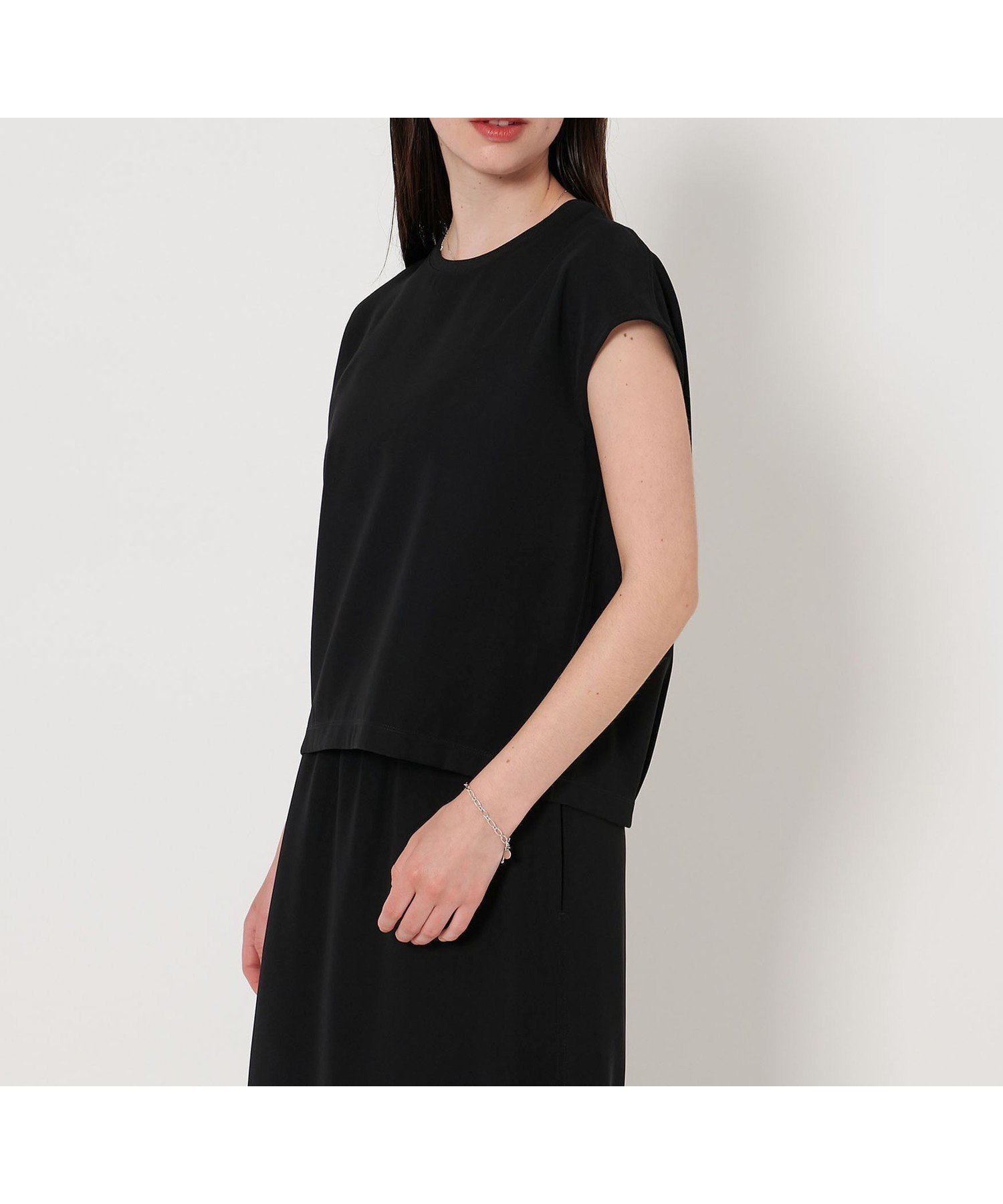 【ユナイテッドアローズ/UNITED ARROWS】のD.O UNITED ARROWS BY DAISUKE OBANA for WOMEN II+ FRENCH/SL CREW TEE/Tシャツ インテリア・キッズ・メンズ・レディースファッション・服の通販 founy(ファニー) 　ファッション　Fashion　レディースファッション　Fashion for Women　トップス・カットソー　Cut & Sew Tops　シャツ・ブラウス・オフィスカジュアル　Elegant Blouses & Button-Ups　ロングTシャツ・Tシャツ　Longline T-Shirts & Tees　インナー　Innerwear　エレガント 上品　Elegant　コレクション　Collection, Seasonal Line　コンパクト　Compact, Small Size　サテン　Satin, Glossy Fabric　ジャケット　Jacket, Outerwear　スリーブ　Sleeve, Long Sleeve / Short Sleeve　セットアップ　Set-Up, Coordinated Outfit　ドレープ　Drape, Draping Fabric　定番　Standard, Basic Item　フラット　Flat, Flat Shoes　フレンチ　French, French Style　ルーズ　Loose, Oversized　ワイド　Wide, Wide Fit　おすすめ　Recommended / Our Picks　BLACK|ID: prp329100004564277 ipo3291000000033364509