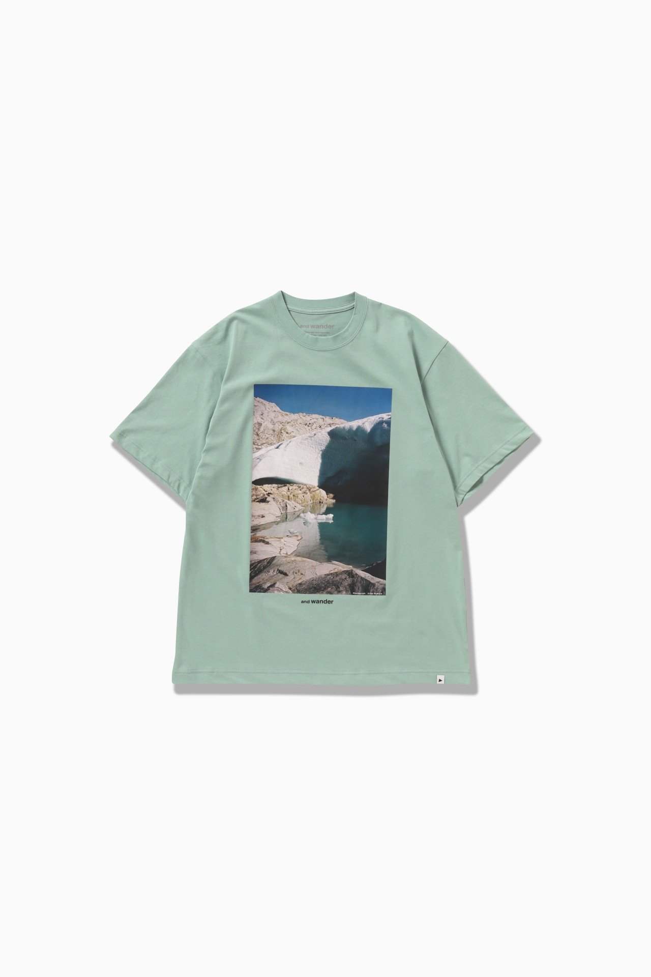 【アンドワンダー/and wander】のgracier printed SS T インテリア・キッズ・メンズ・レディースファッション・服の通販 founy(ファニー) 　ファッション　Fashion　レディースファッション　Ladies' Fashion Online　フロント　Front　プリント　Print　雑誌　Magazine　l.sege4|ID: prp329100004564529 ipo3291000000032699229