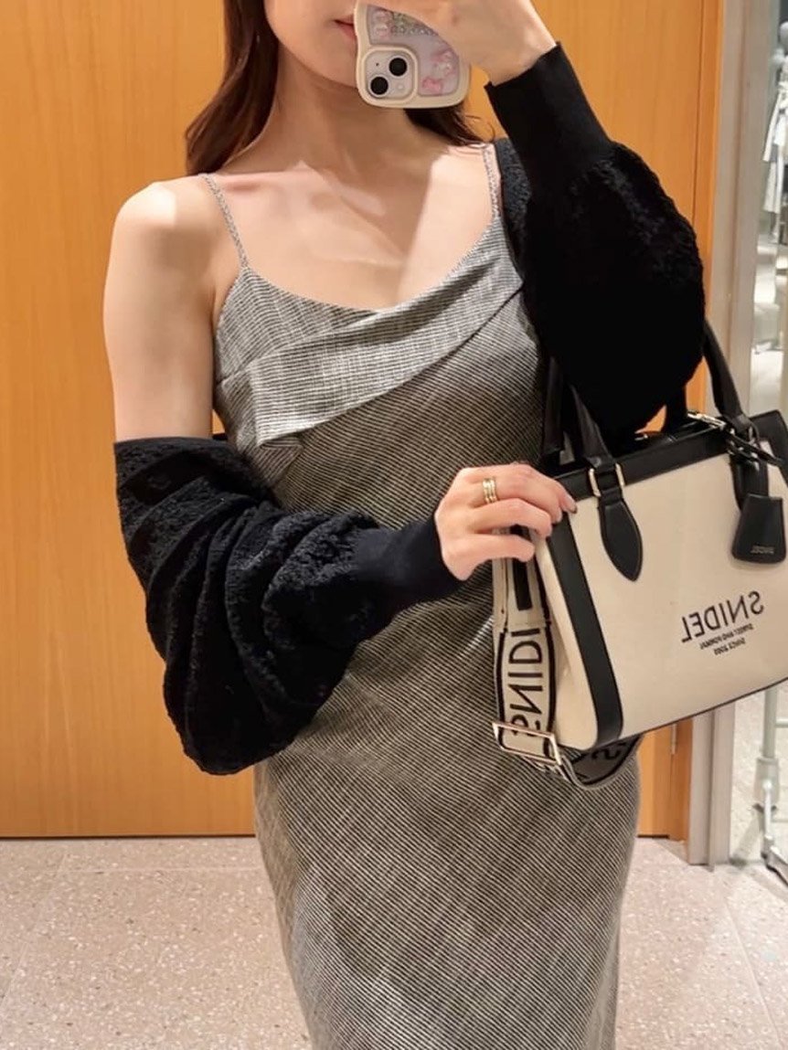 【スナイデル/SNIDEL】のバックドロストシアーボレロカーディガン インテリア・キッズ・メンズ・レディースファッション・服の通販 founy(ファニー) 　ファッション　Fashion　レディースファッション　Ladies' Fashion Online　トップス・カットソー　Tops/Tshirt　カーディガン　Cardigans　バッグ　Bag　おすすめ　Recommend　エレガント 上品　Elegant　シアー　Sheer　センター　Center　ボレロ　Bolero　夏　Summer　春　Spring　S/S・春夏　Ss・Spring/Summer　BLK[009]|ID: prp329100004564856 ipo3291000000032637917