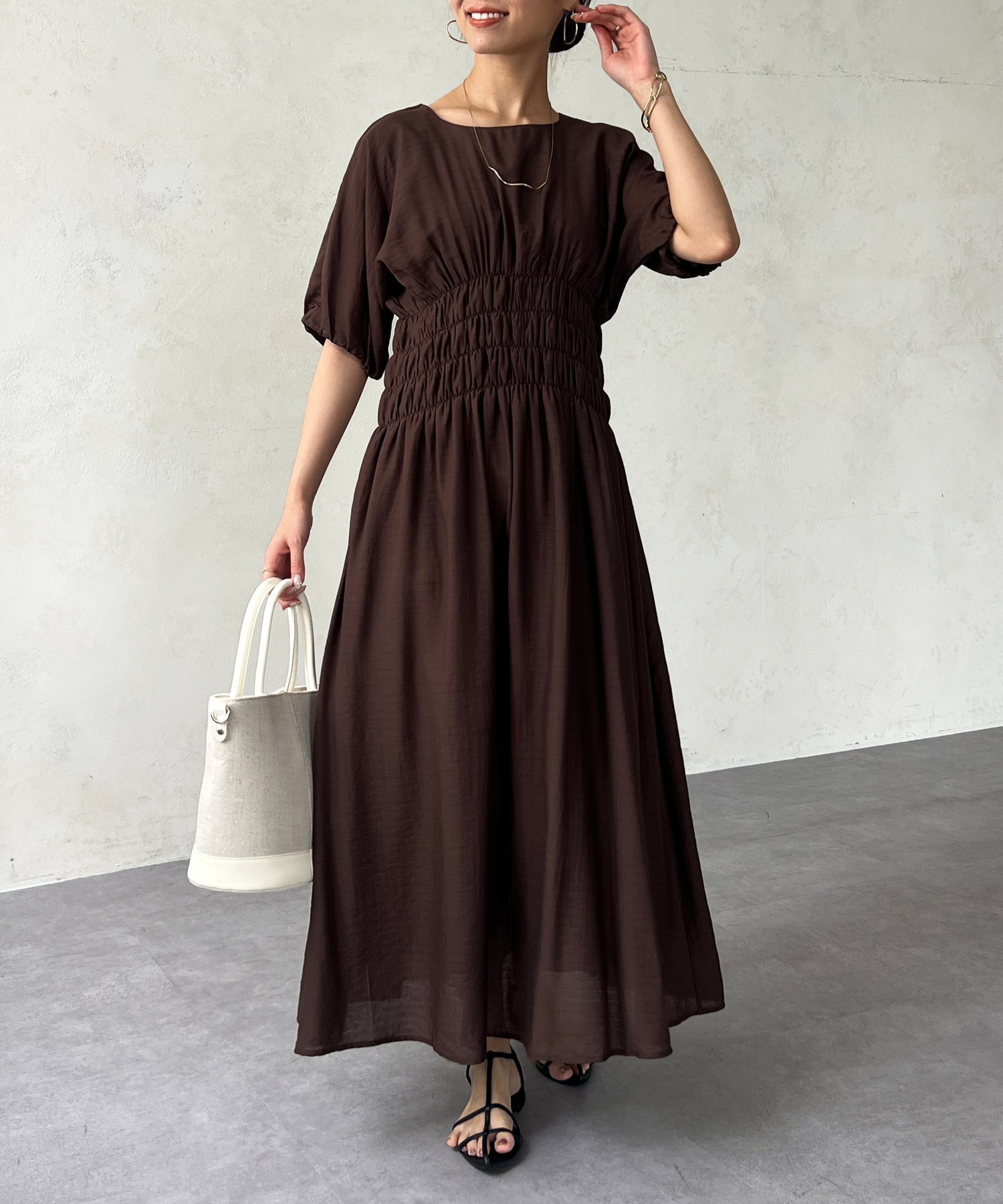 【シェトワ/Chez toi】のウエストシャーリングワンピース インテリア・キッズ・メンズ・レディースファッション・服の通販 founy(ファニー) 　ファッション　Fashion　レディースファッション　WOMEN　ワンピース　Dress　カーディガン　Cardigan　サンダル　Sandals　シャーリング　Shirring　シューズ　Shoes　ショルダー　Shoulder　シンプル　Simple　バケツ　Bucket　フラット　Flat　ブルゾン　Blouson　メタリック　Metallic　メッシュ　Mesh　リゾート　Resort　リラックス　Relax　プチプライス・低価格　Affordable　おすすめ　Recommend　ブラウン|ID: prp329100004565895 ipo3291000000032290371