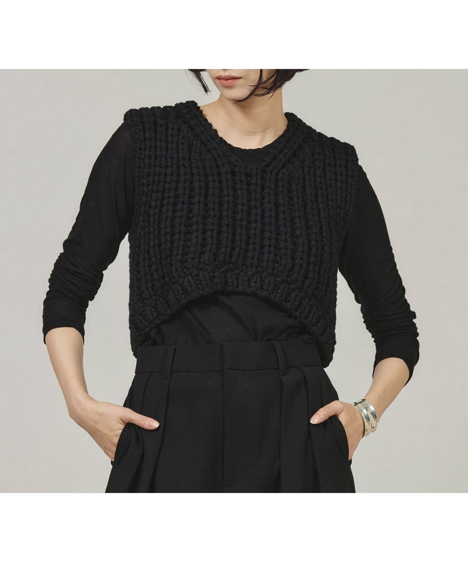 【カレンソロジー/Curensology】のローゲージハンドニットベスト インテリア・キッズ・メンズ・レディースファッション・服の通販 founy(ファニー) 　ファッション　Fashion　レディースファッション　Fashion for Women　アウター　Coat / Outerwear Collection　トップス・カットソー　Cut & Sew Tops　ニット　Knit Tops & Sweaters　ベスト&ジレ / 重ね着スタイル　Vests & Gilets　インナー　Innerwear　エレガント 上品　Elegant　ハンド　Hand, Handmade　ベスト　Vest, Waistcoat　春　Spring　畦　Ribbed Knit　ブラック09|ID: prp329100004565897 ipo3291000000032700572