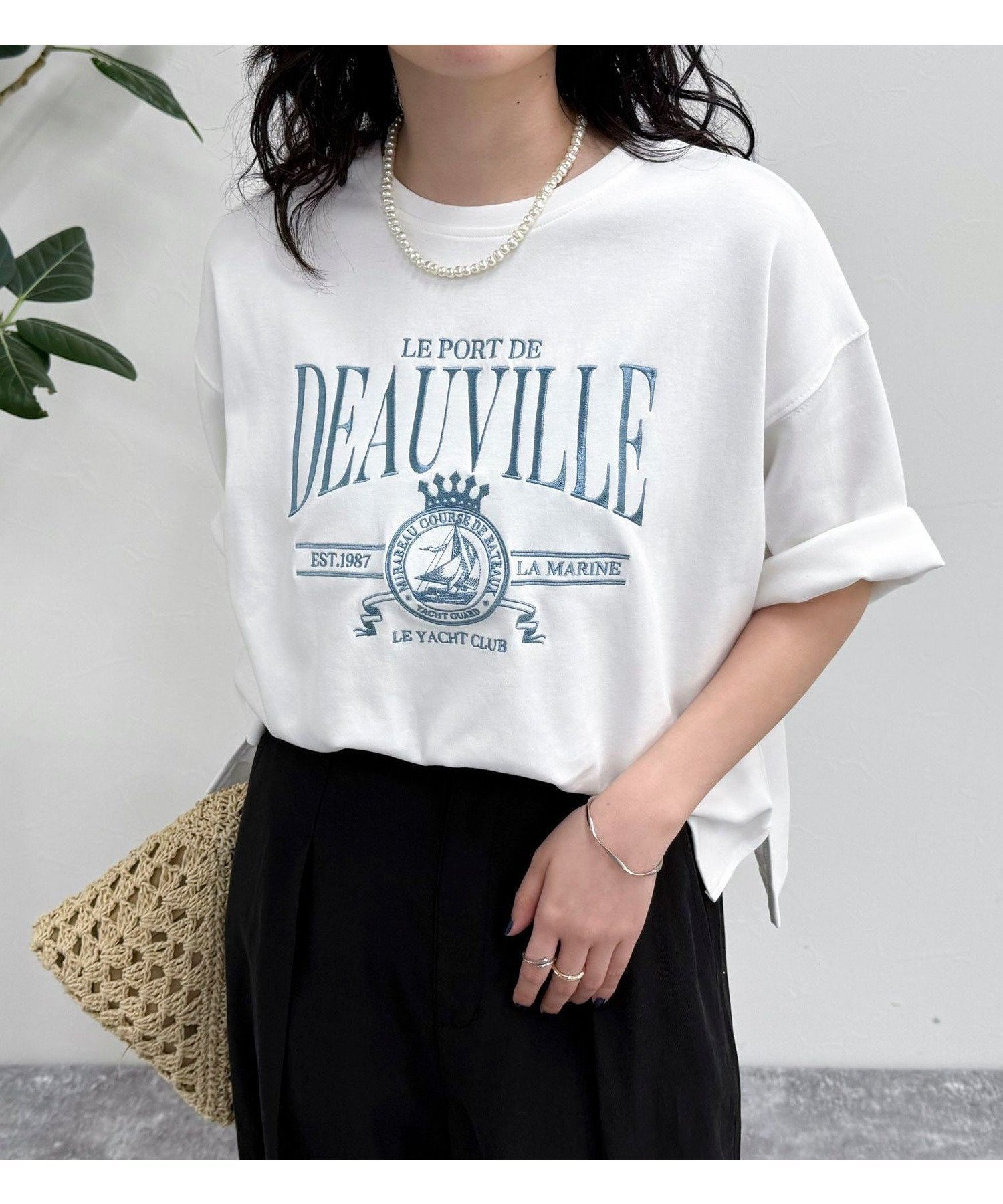 【その他のブランド/Other】のエンブレム刺繍ポンチTシャツプルオーバー インテリア・キッズ・メンズ・レディースファッション・服の通販 founy(ファニー) 　ファッション　Fashion　レディースファッション　WOMEN　トップス・カットソー　Tops/Tshirt　シャツ/ブラウス　Shirts/Blouses　ロング / Tシャツ　T-Shirts　プルオーバー　Pullover　2025年　2025　2025春夏・S/S　Ss,Spring/Summer,2025　なめらか　Smooth　フランス　France　フロント　Front　リラックス　Relax　オフホワイト|ID: prp329100004566081 ipo3291000000032291768