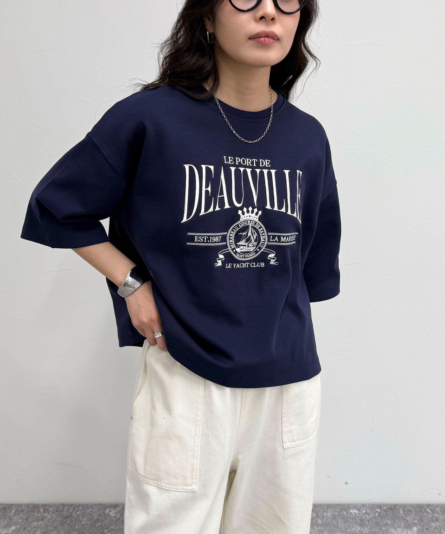 【その他のブランド/Other】のエンブレム刺繍ポンチTシャツプルオーバー インテリア・キッズ・メンズ・レディースファッション・服の通販 founy(ファニー) 　ファッション　Fashion　レディースファッション　WOMEN　トップス・カットソー　Tops/Tshirt　シャツ/ブラウス　Shirts/Blouses　ロング / Tシャツ　T-Shirts　プルオーバー　Pullover　2025年　2025　2025春夏・S/S　Ss,Spring/Summer,2025　なめらか　Smooth　フランス　France　フロント　Front　リラックス　Relax　ダークネイビー|ID: prp329100004566081 ipo3291000000032291771