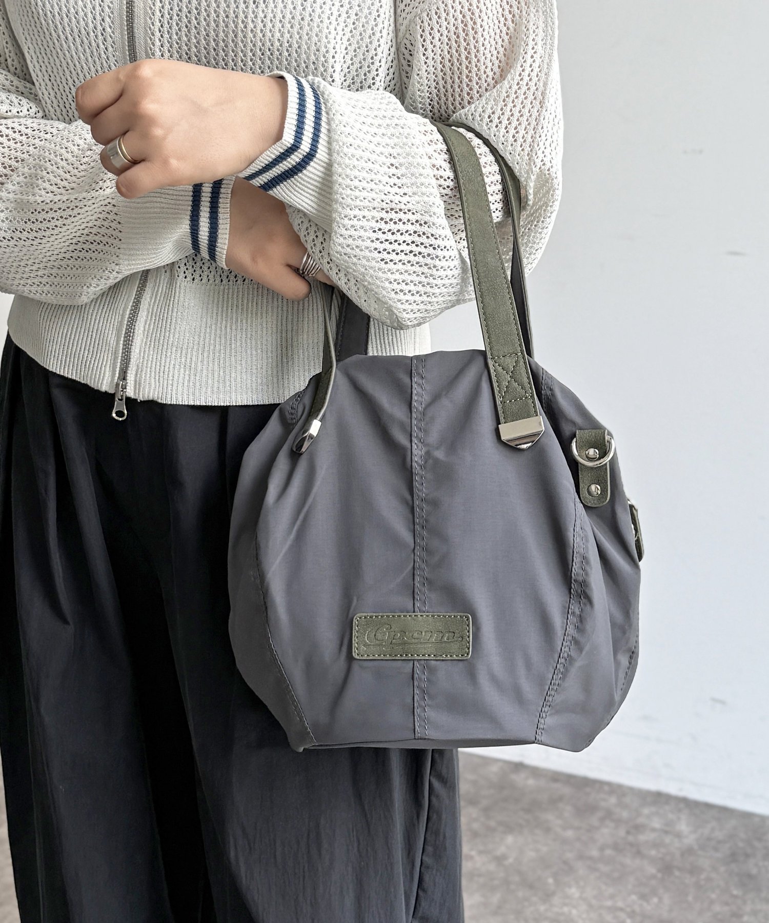 【シーピーシーエム/CPCM】の配色ヘルメットバッグ インテリア・キッズ・メンズ・レディースファッション・服の通販 founy(ファニー) 　ファッション　Fashion　レディースファッション　WOMEN　バッグ　Bag　ショルダー　Shoulder　デニム　Denim　ハンドバッグ　Handbag　パッチ　Patch　フォルム　Form　定番　Standard　チャコールグレー|ID: prp329100004566084 ipo3291000000032291789