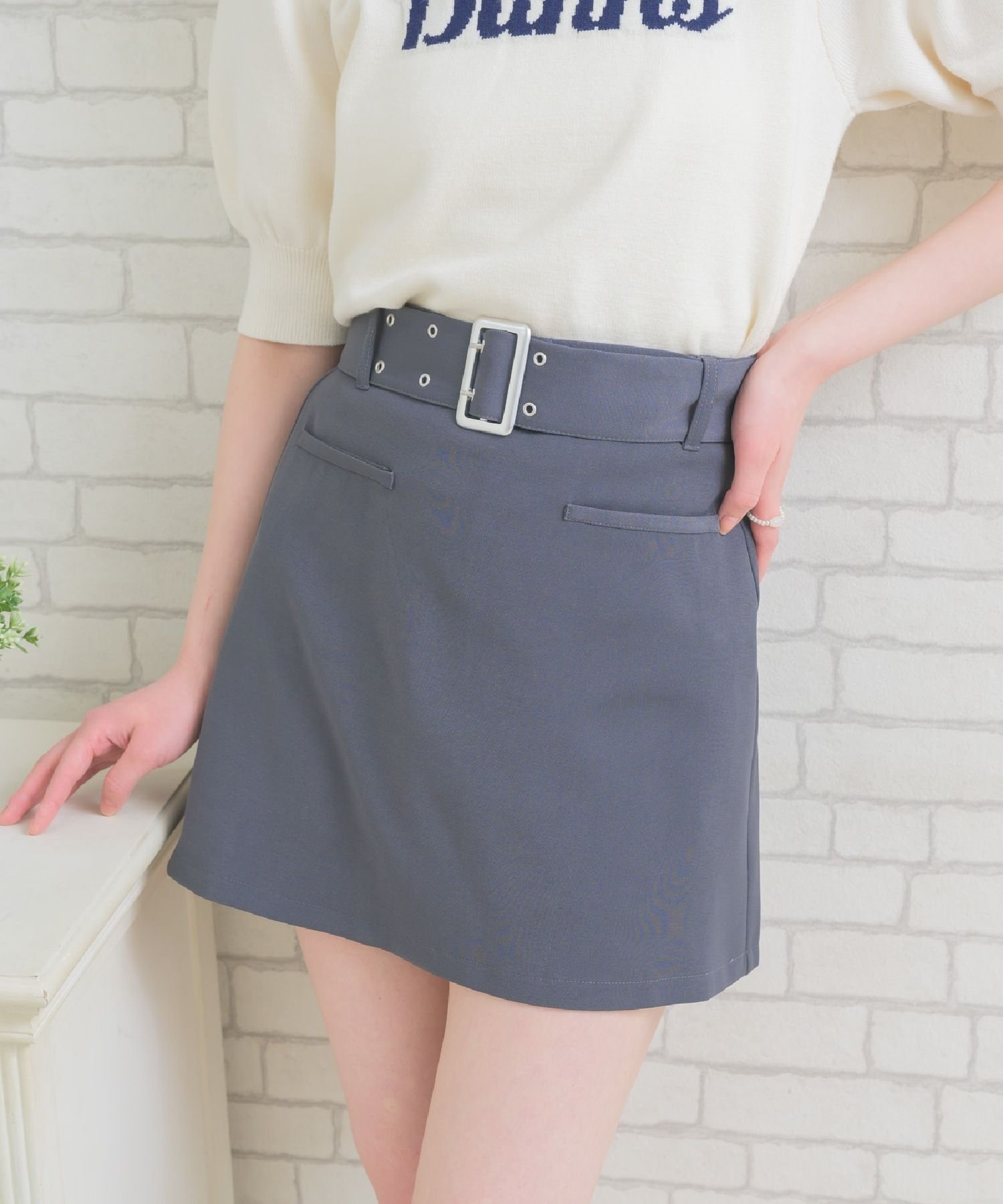 【レトロガール/RETRO GIRL】の共ベルト付台形ミニSK インテリア・キッズ・メンズ・レディースファッション・服の通販 founy(ファニー) 　ファッション　Fashion　レディースファッション　WOMEN　スカート　Skirt　ベルト　Belts　おすすめ　Recommend　インナー　Inner　コンパクト　Compact　タイトスカート　Tight Skirt　トレーナー　Trainer　フェイク　Fake　フロント　Front　プリーツ　Pleats　ポケット　Pocket　ミニスカート　Mini Skirt　台形　Trapezoid　ライトグレー|ID: prp329100004566091 ipo3291000000032291852