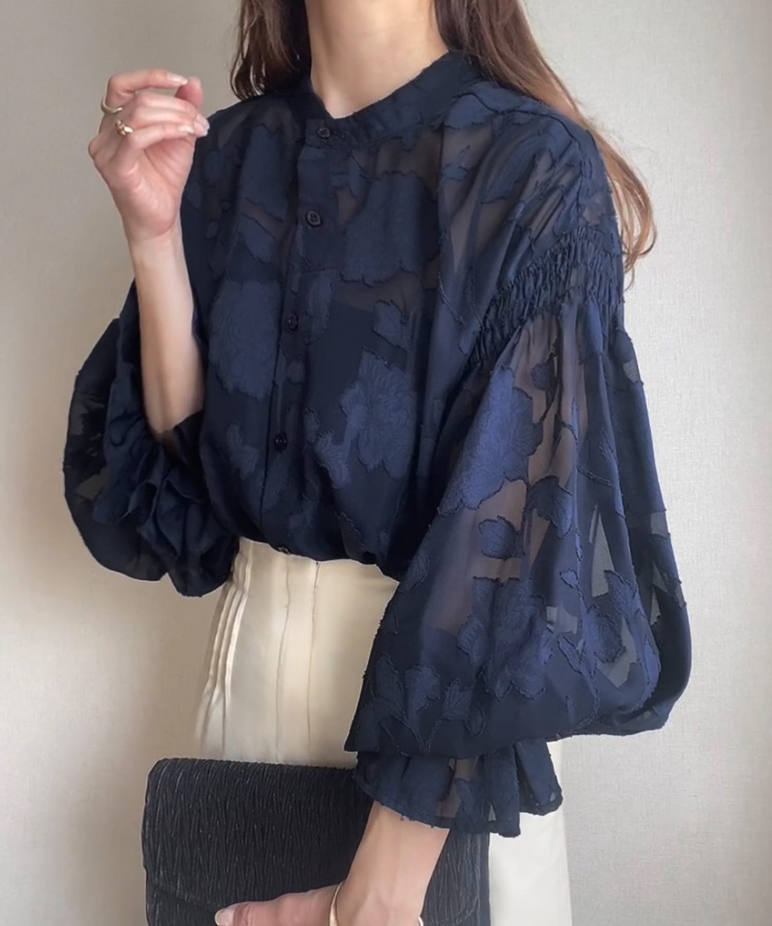 【ジュノア/JUNOAH】のFILLOU フラワージャガードシャツ インテリア・キッズ・メンズ・レディースファッション・服の通販 founy(ファニー) 　ファッション　Fashion　レディースファッション　Fashion for Women　トップス・カットソー　Cut & Sew Tops　シャツ・ブラウス・オフィスカジュアル　Elegant Blouses & Button-Ups　ネイビー|ID: prp329100004566110 ipo3291000000033875537